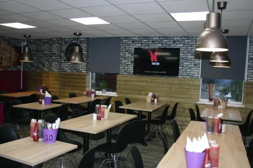 Lounge or bar in Chris's Motel Lounge or bar in Chris's Motel