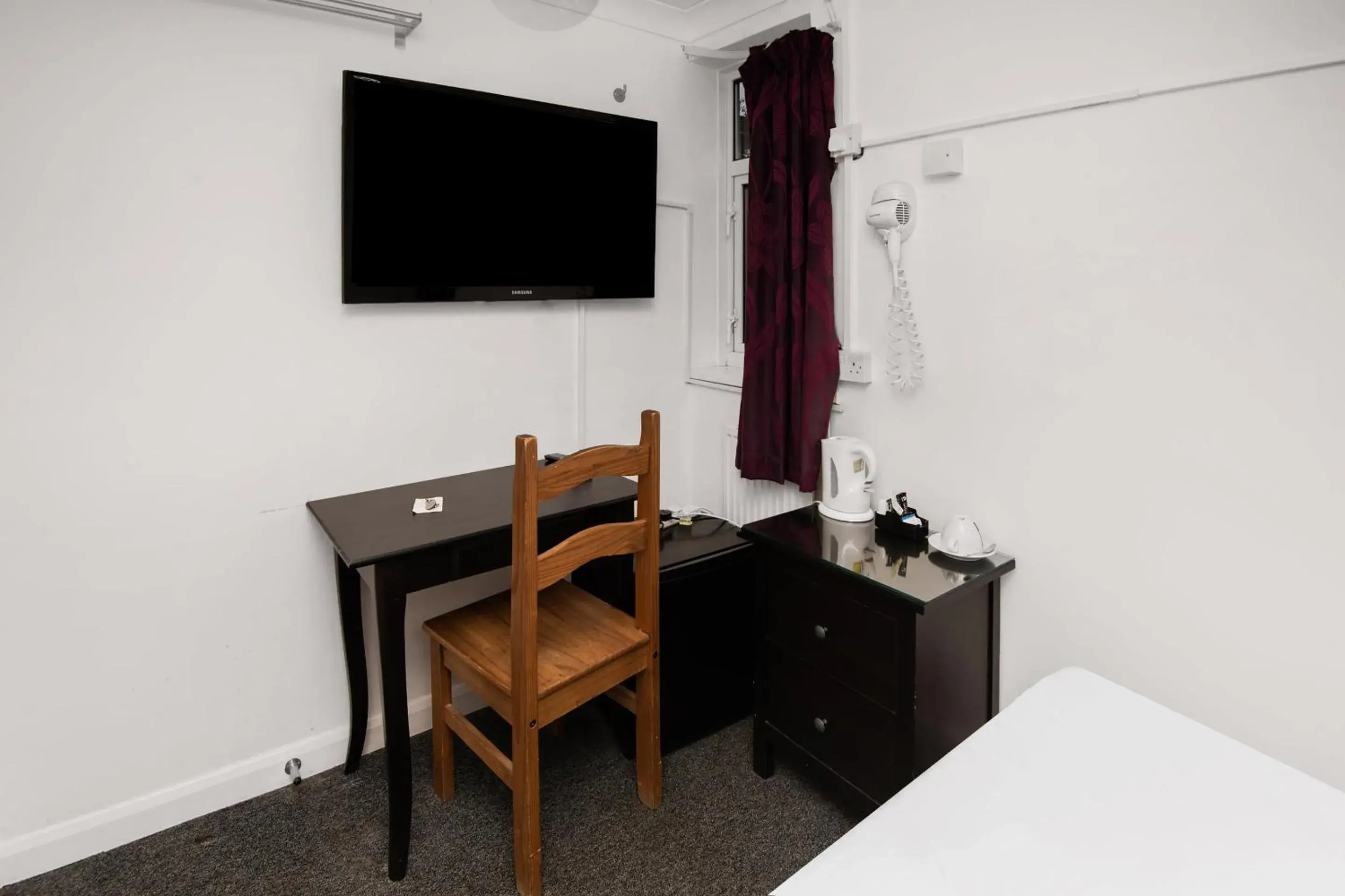 Bedroom, Bed in Chris's Motel Bedroom, Bed in Chris's Motel