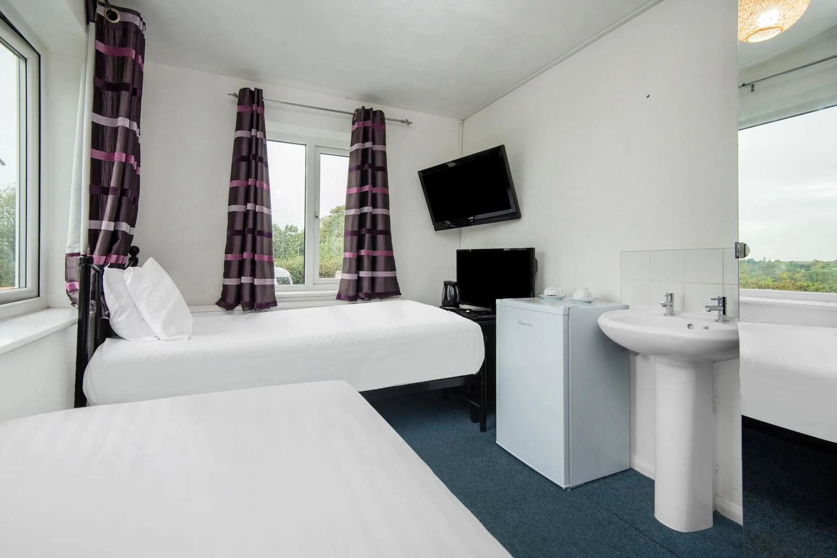 Bedroom, Bed in Chris's Motel