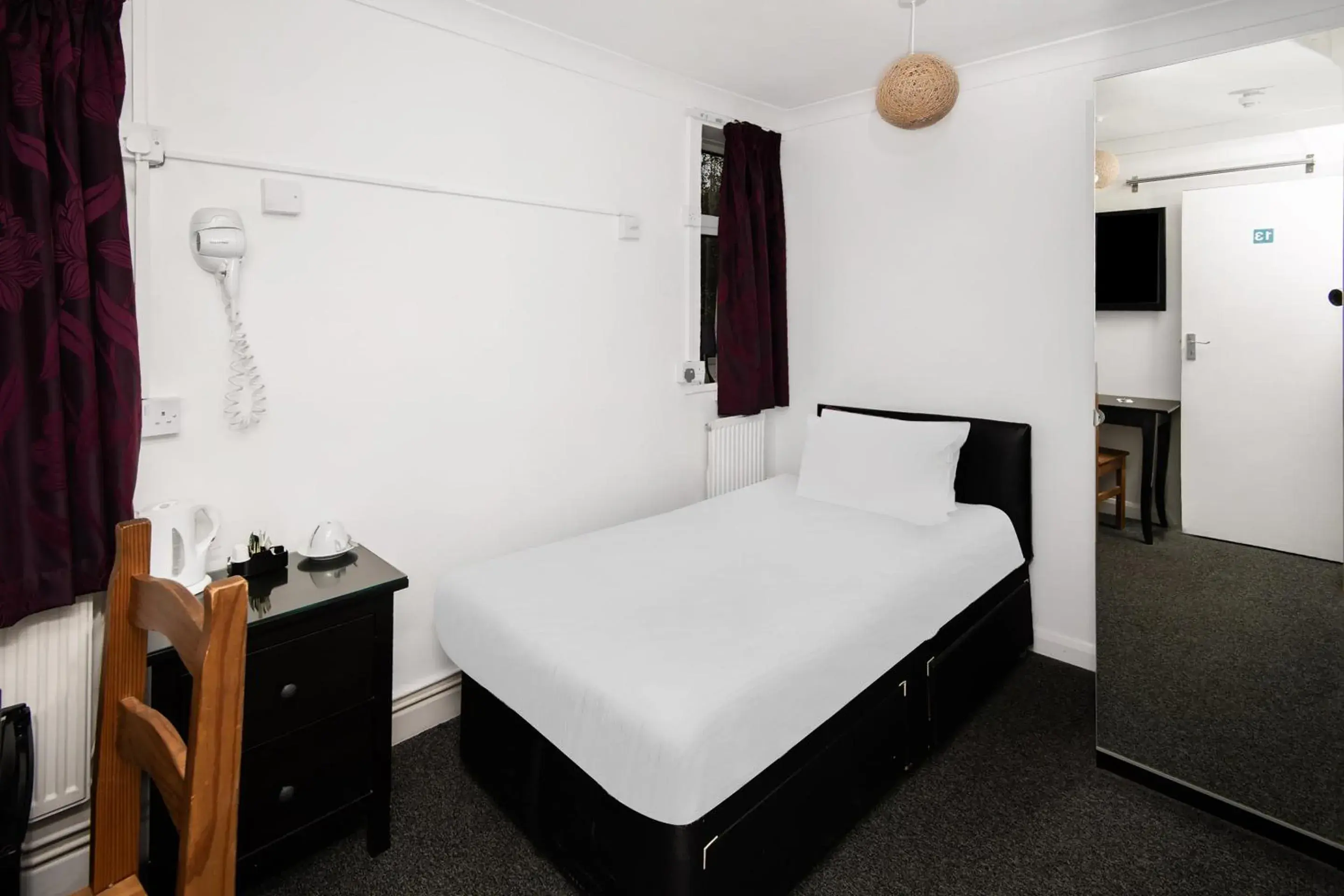 Bedroom, Bed in Chris's Motel Bedroom, Bed in Chris's Motel