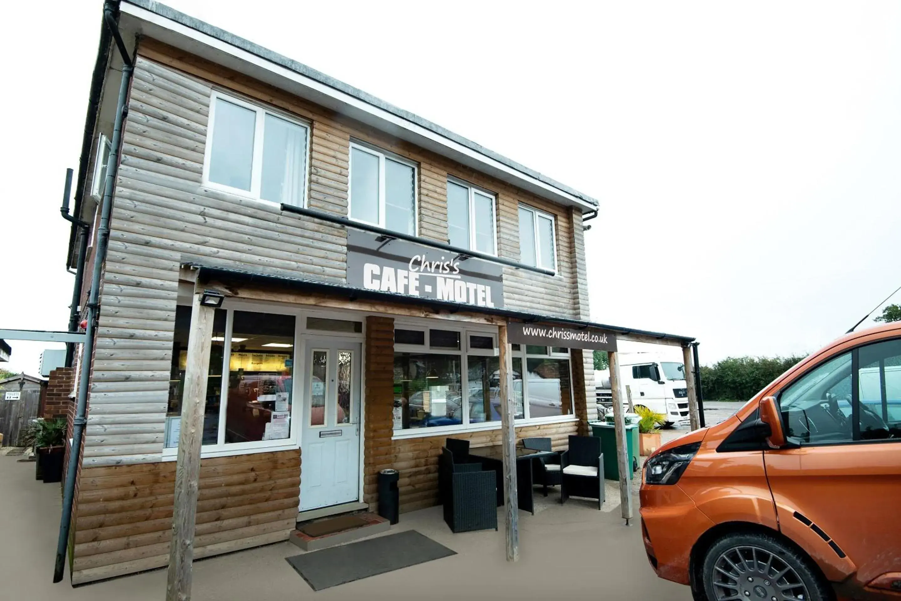 Facade/entrance in Chris's Motel Facade/entrance in Chris's Motel