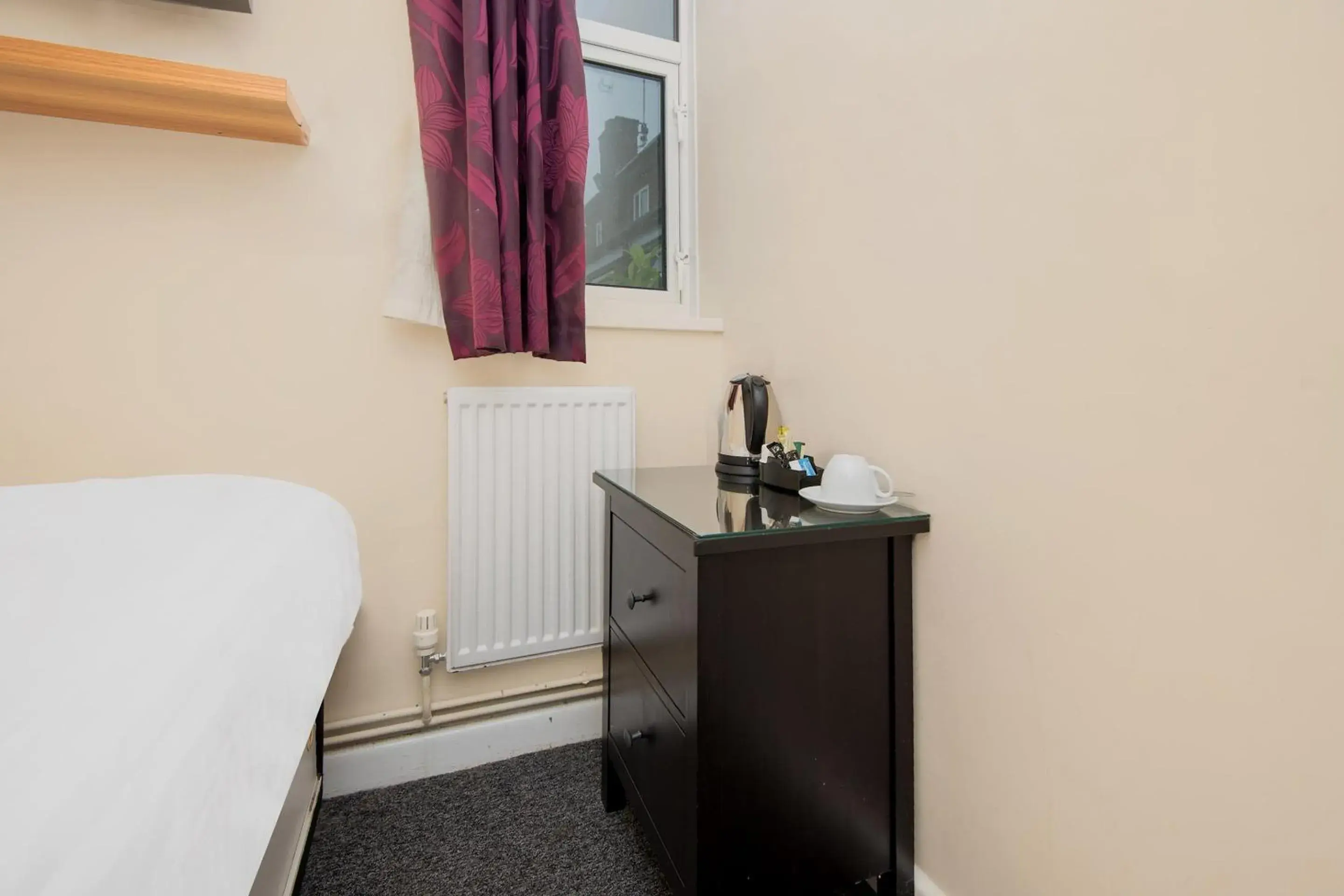 Bedroom, Bed in Chris's Motel Bedroom, Bed in Chris's Motel