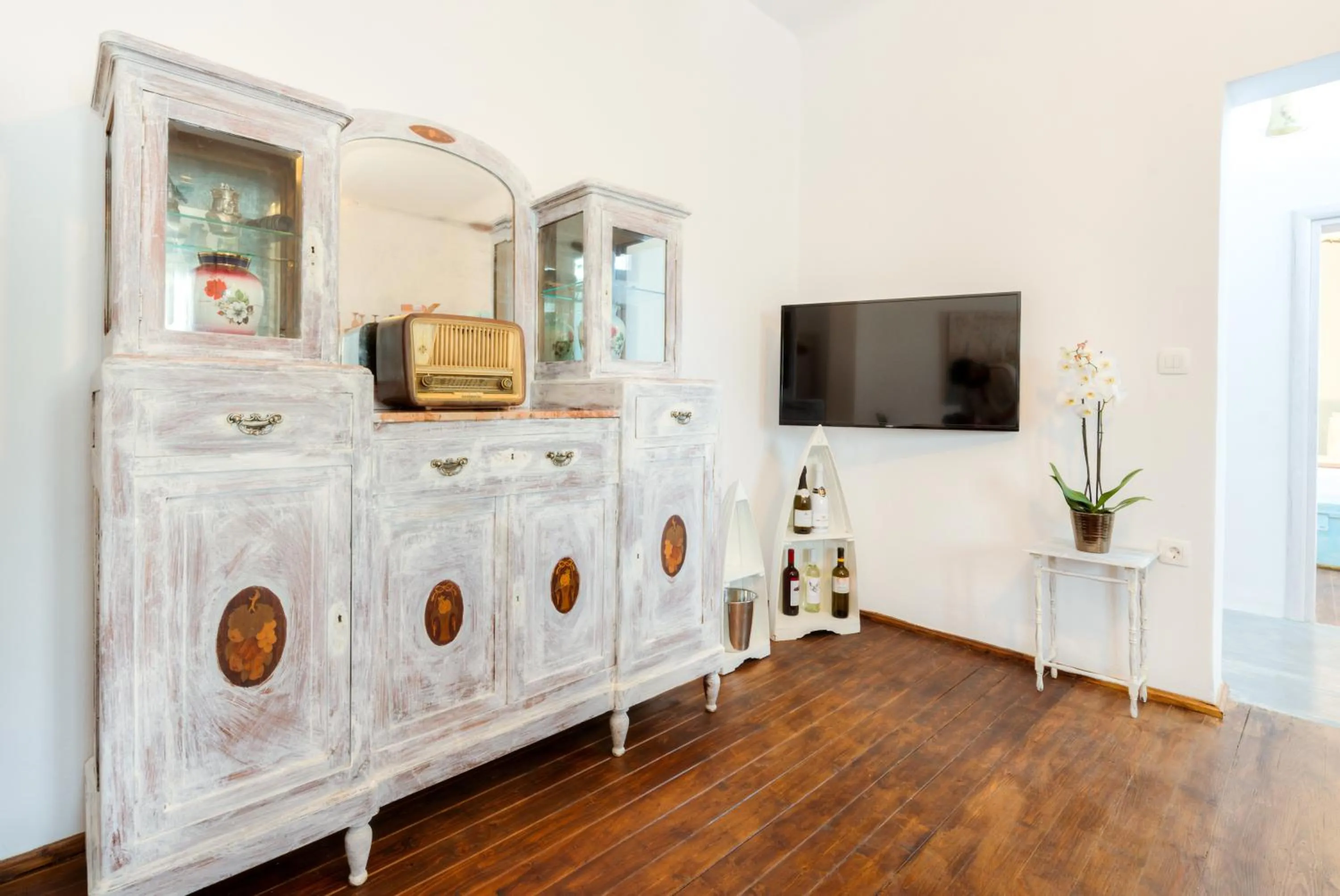 TV and multimedia in Pasithea Suites