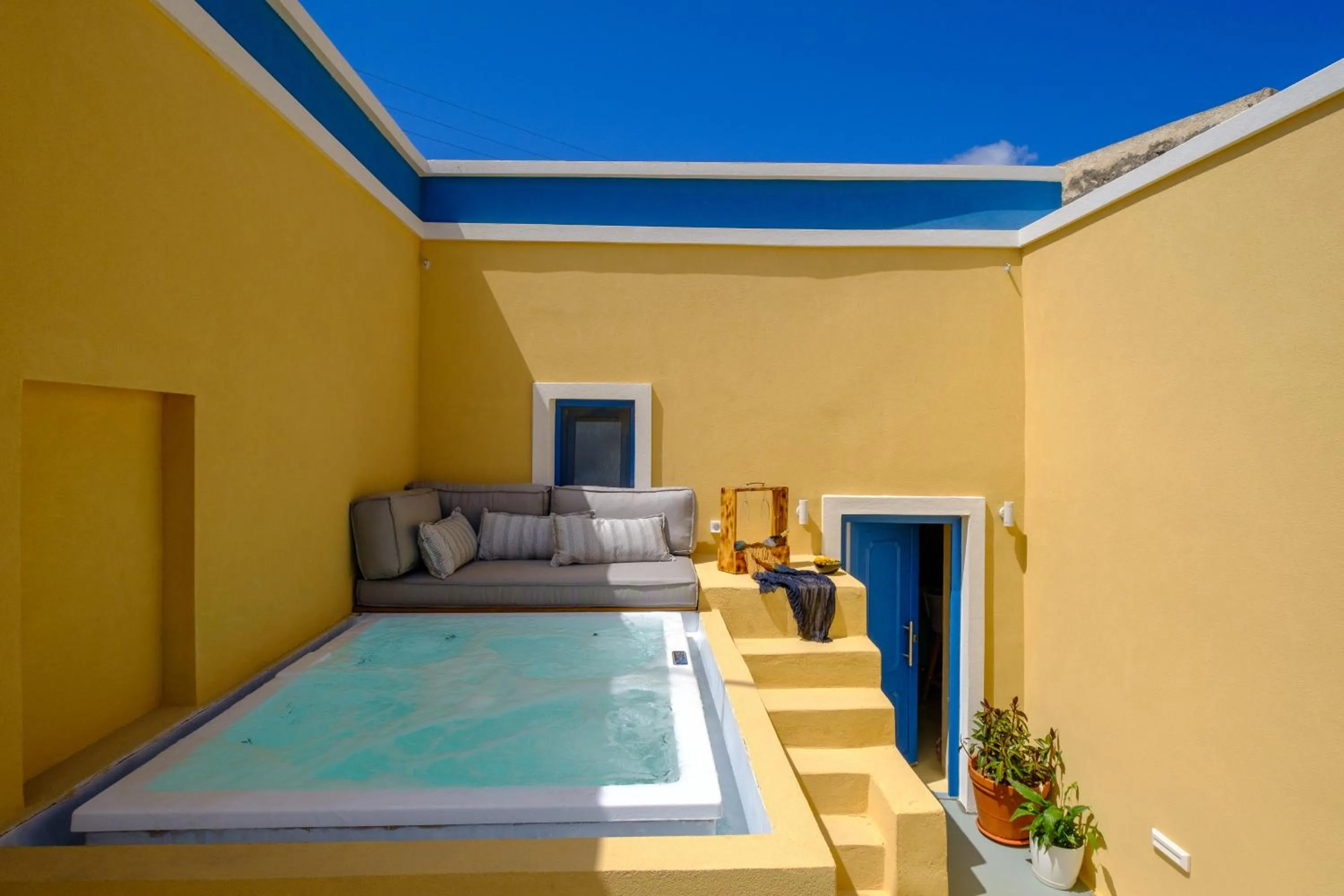Hot Tub in Pasithea Suites