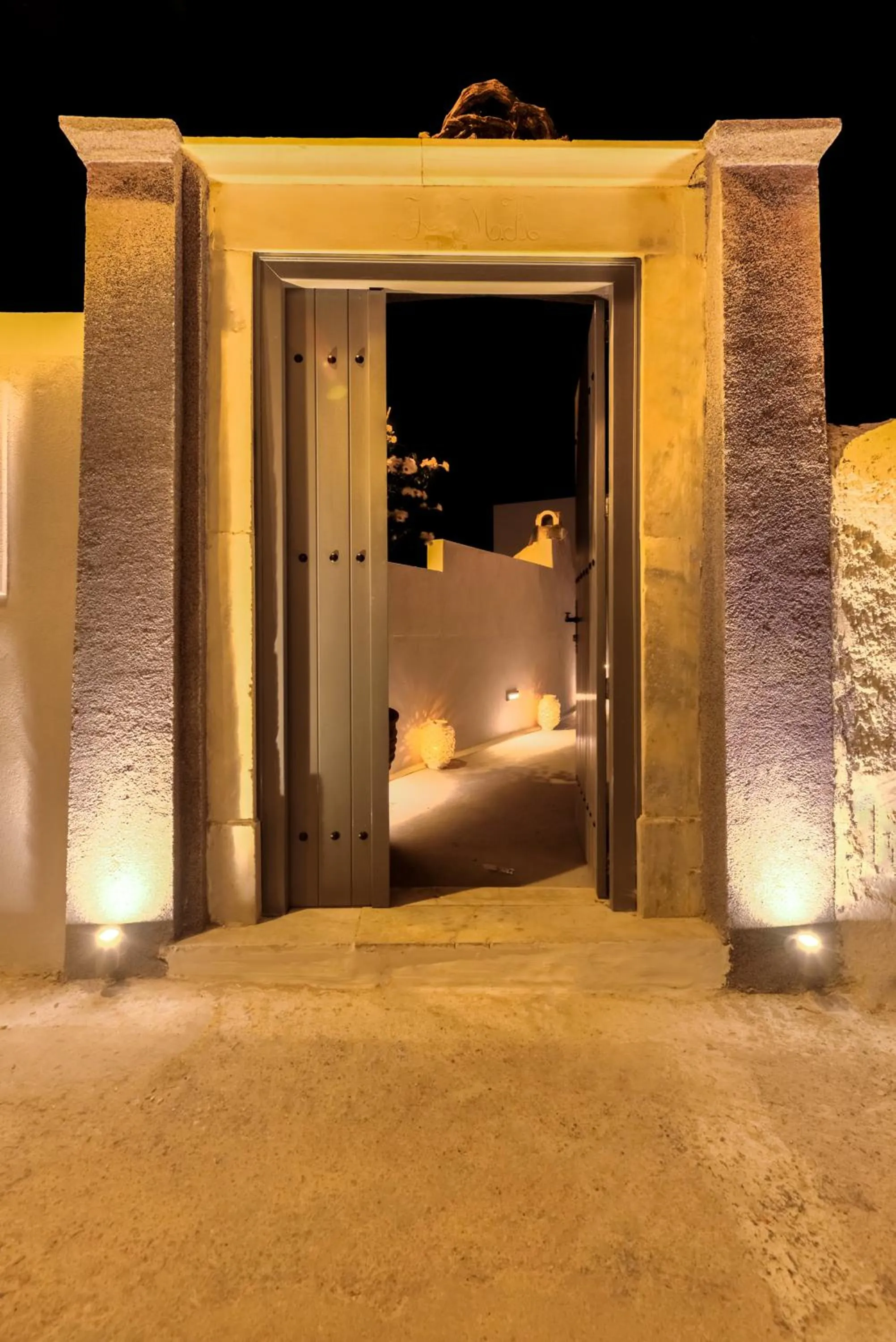 Facade/entrance in Pasithea Suites