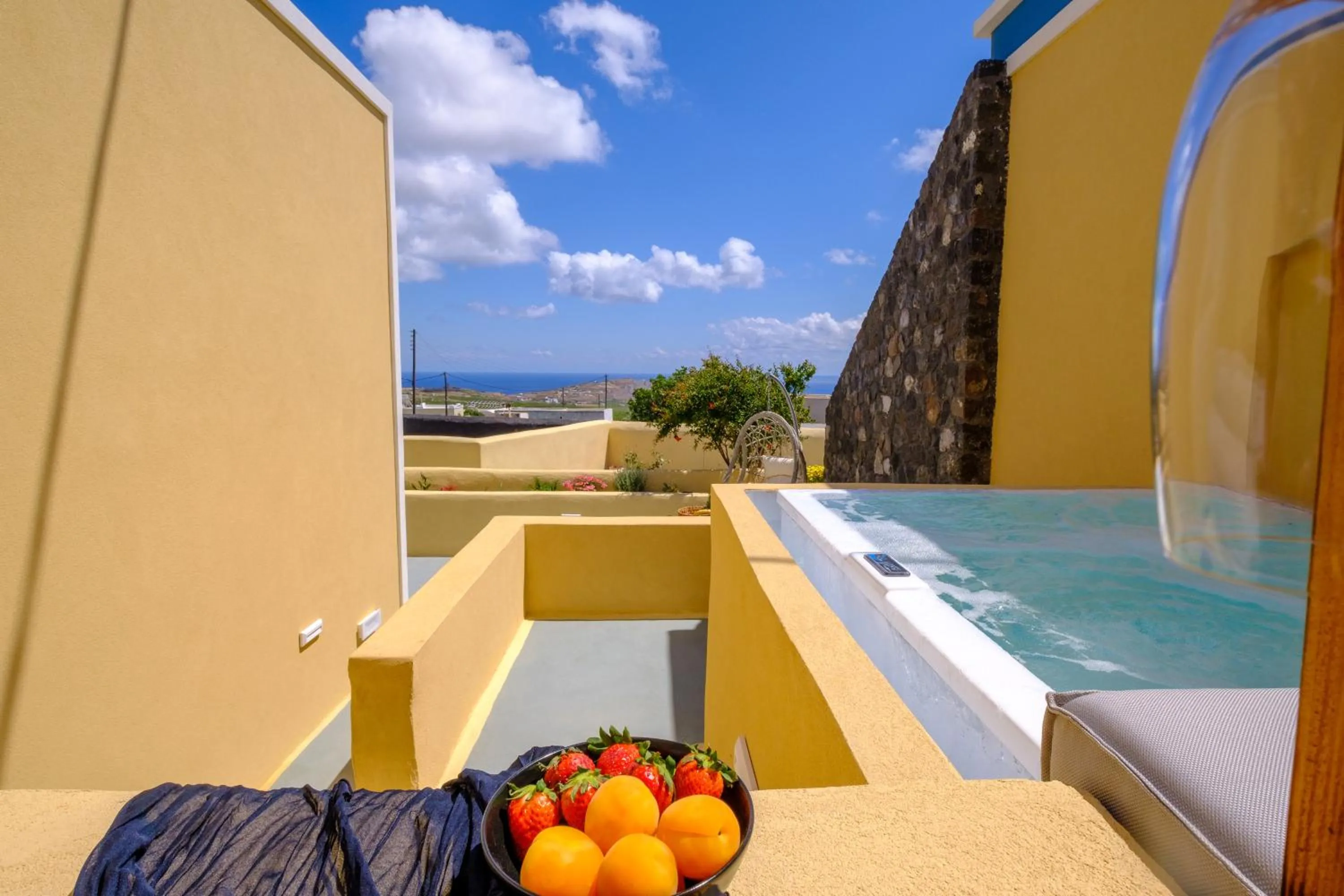 Hot Tub in Pasithea Suites
