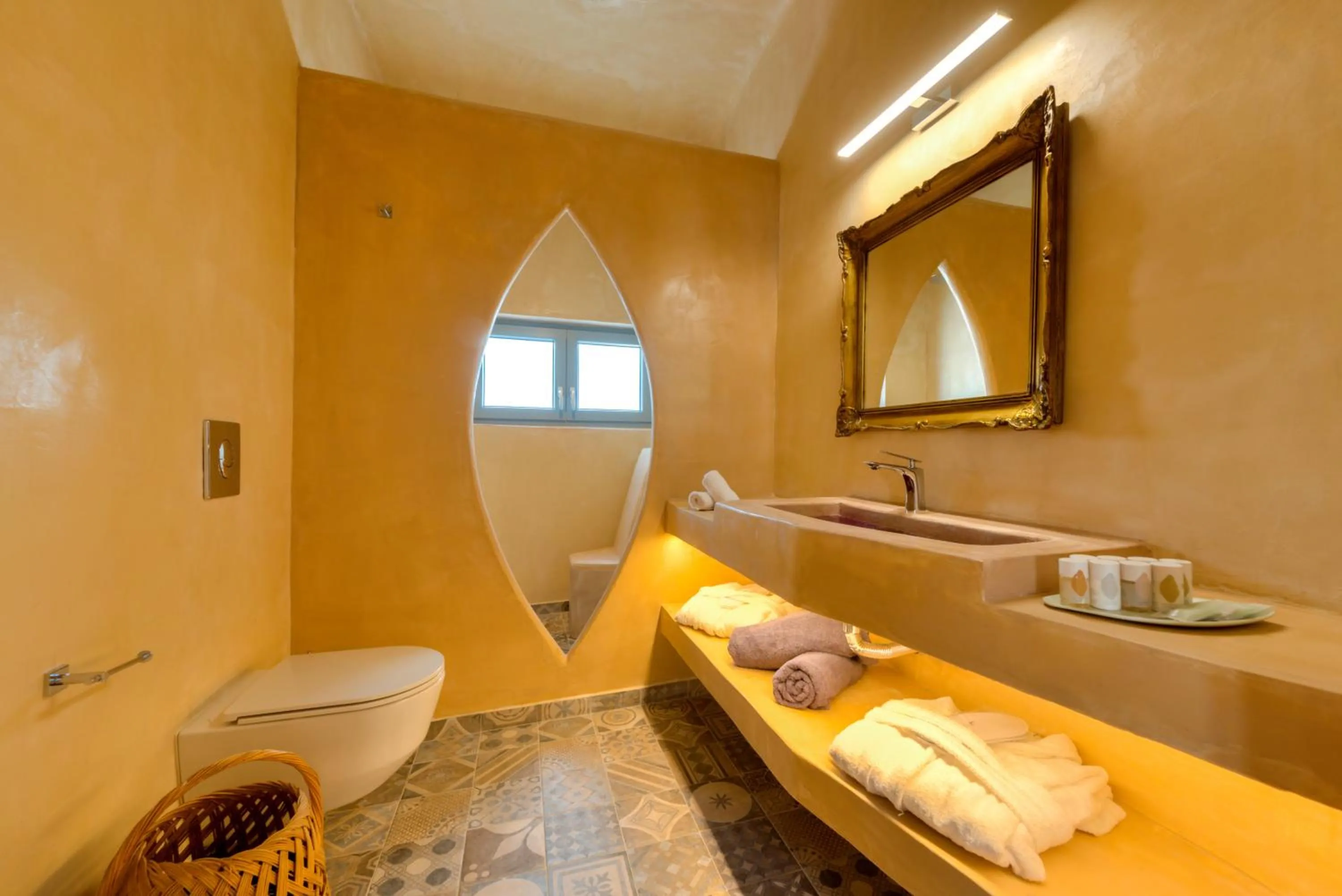 Shower in Pasithea Suites