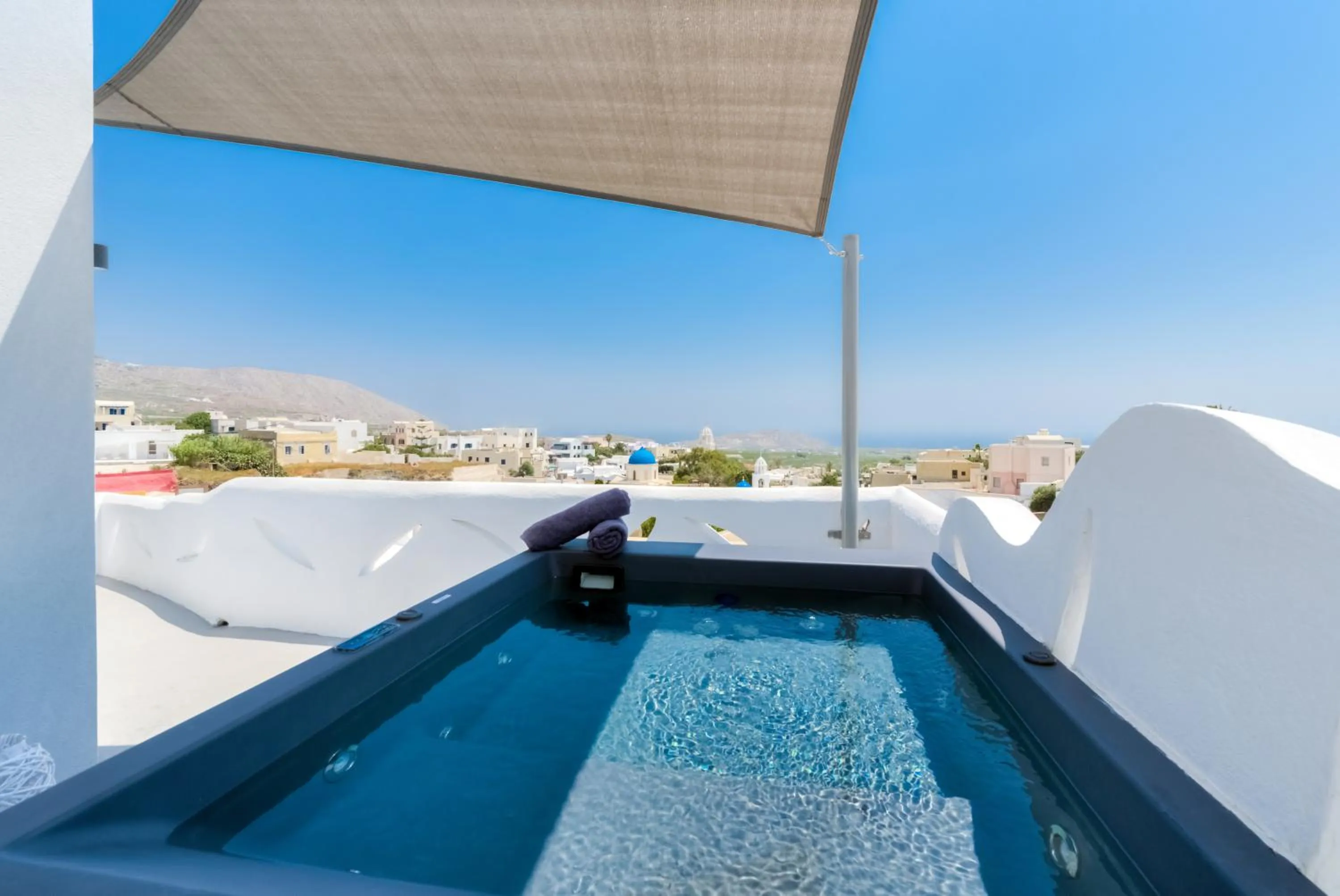 Hot Tub in Pasithea Suites