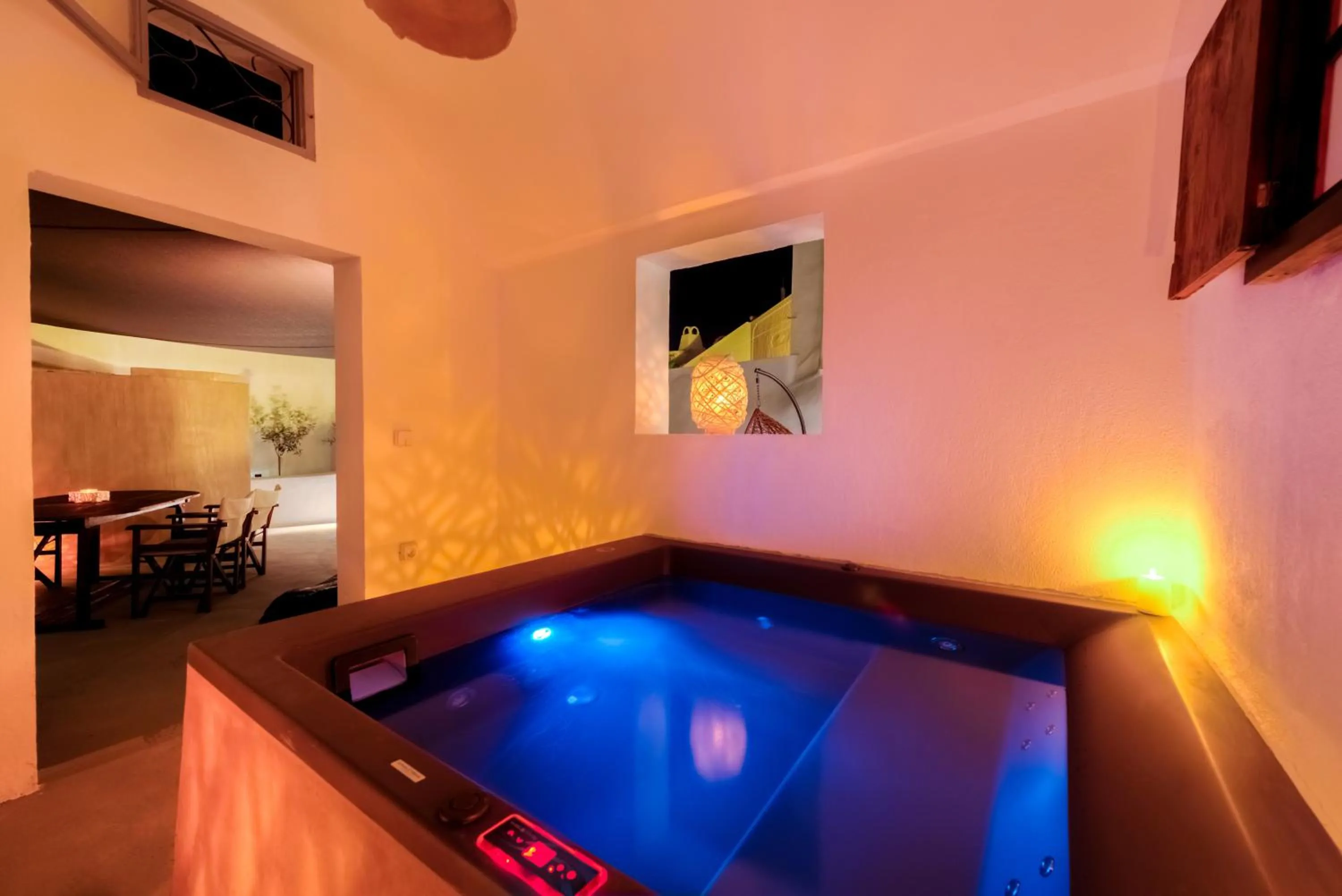 Hot Tub in Pasithea Suites