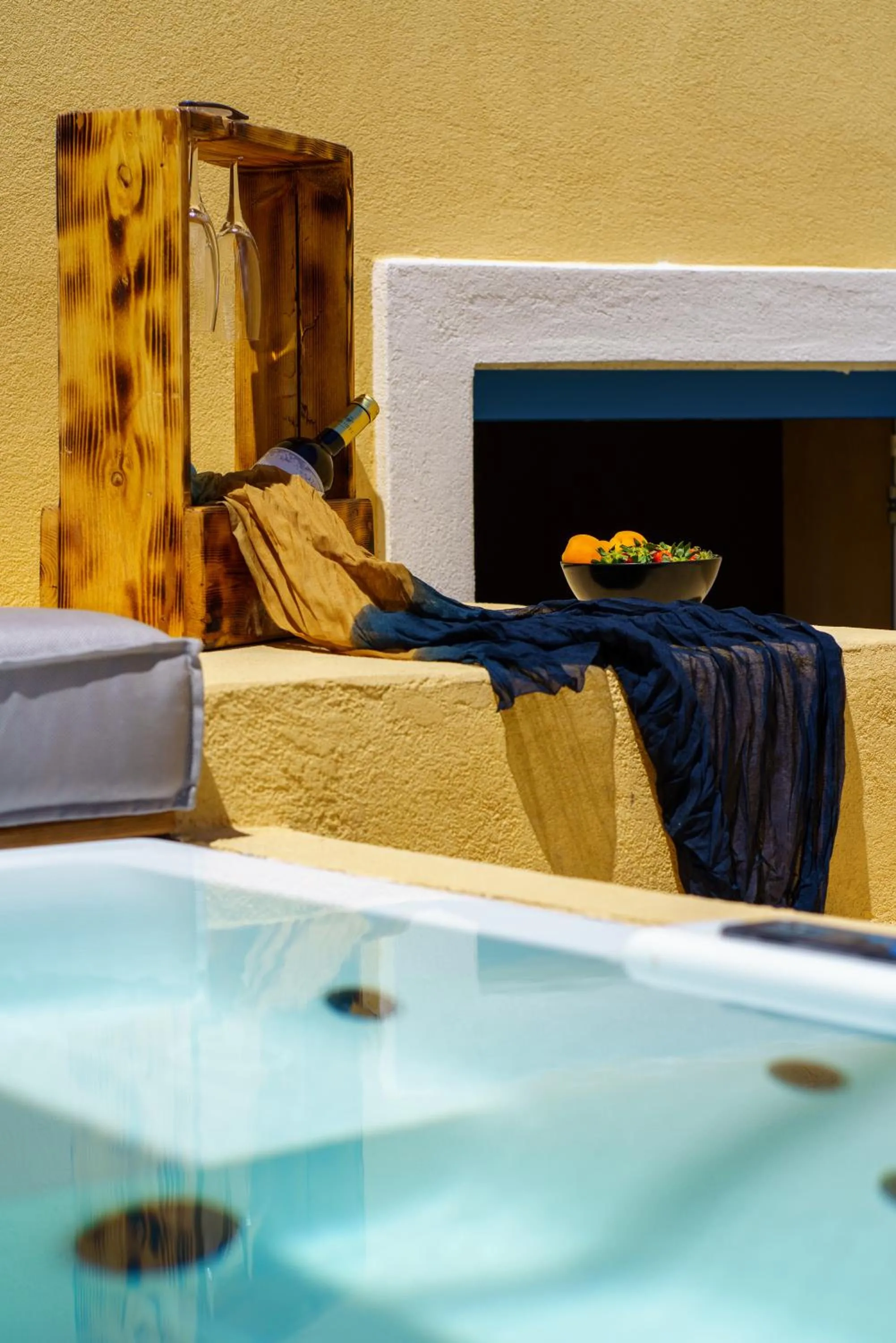 Hot Tub in Pasithea Suites
