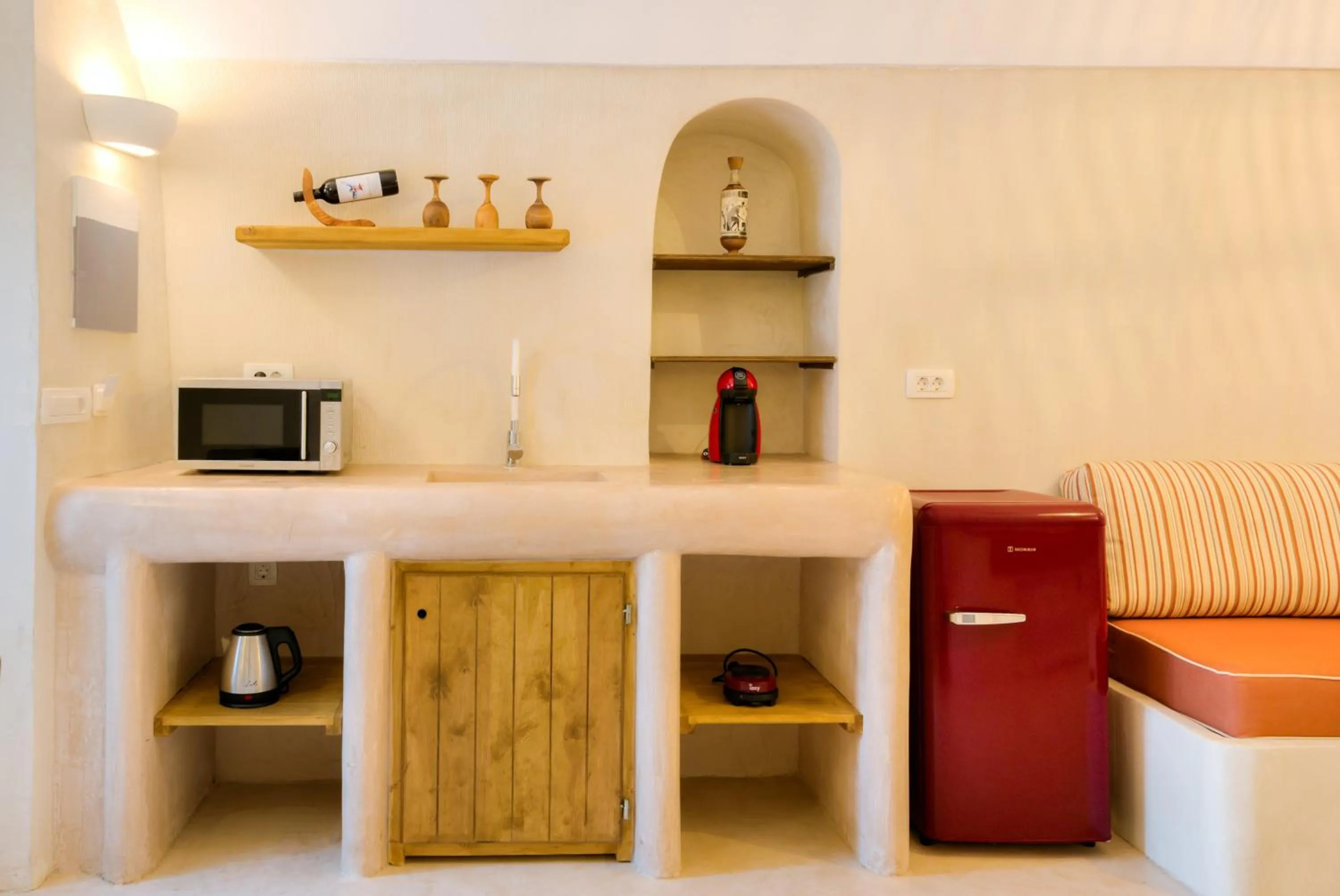 Coffee/tea facilities in Pasithea Suites
