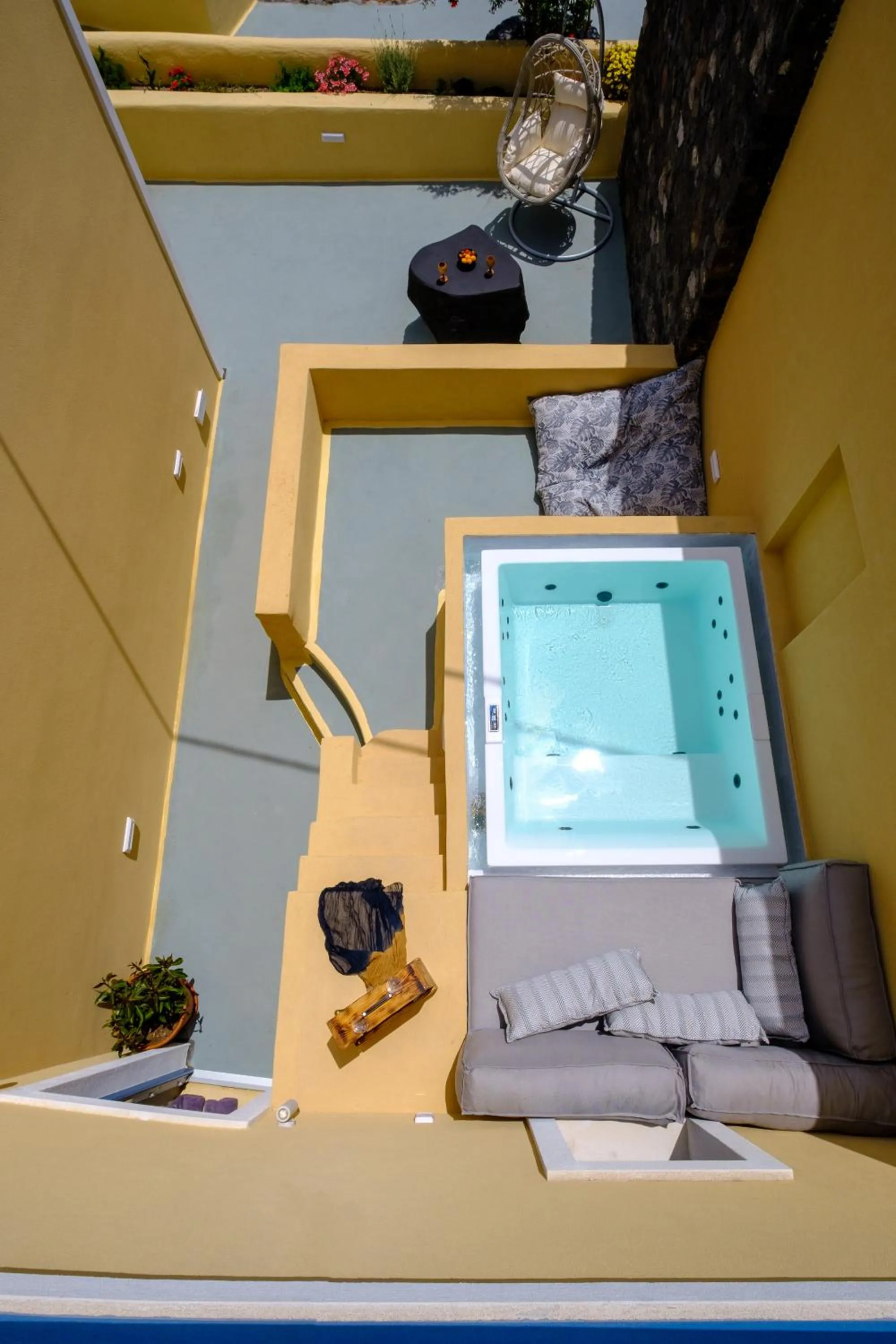 Hot Tub in Pasithea Suites