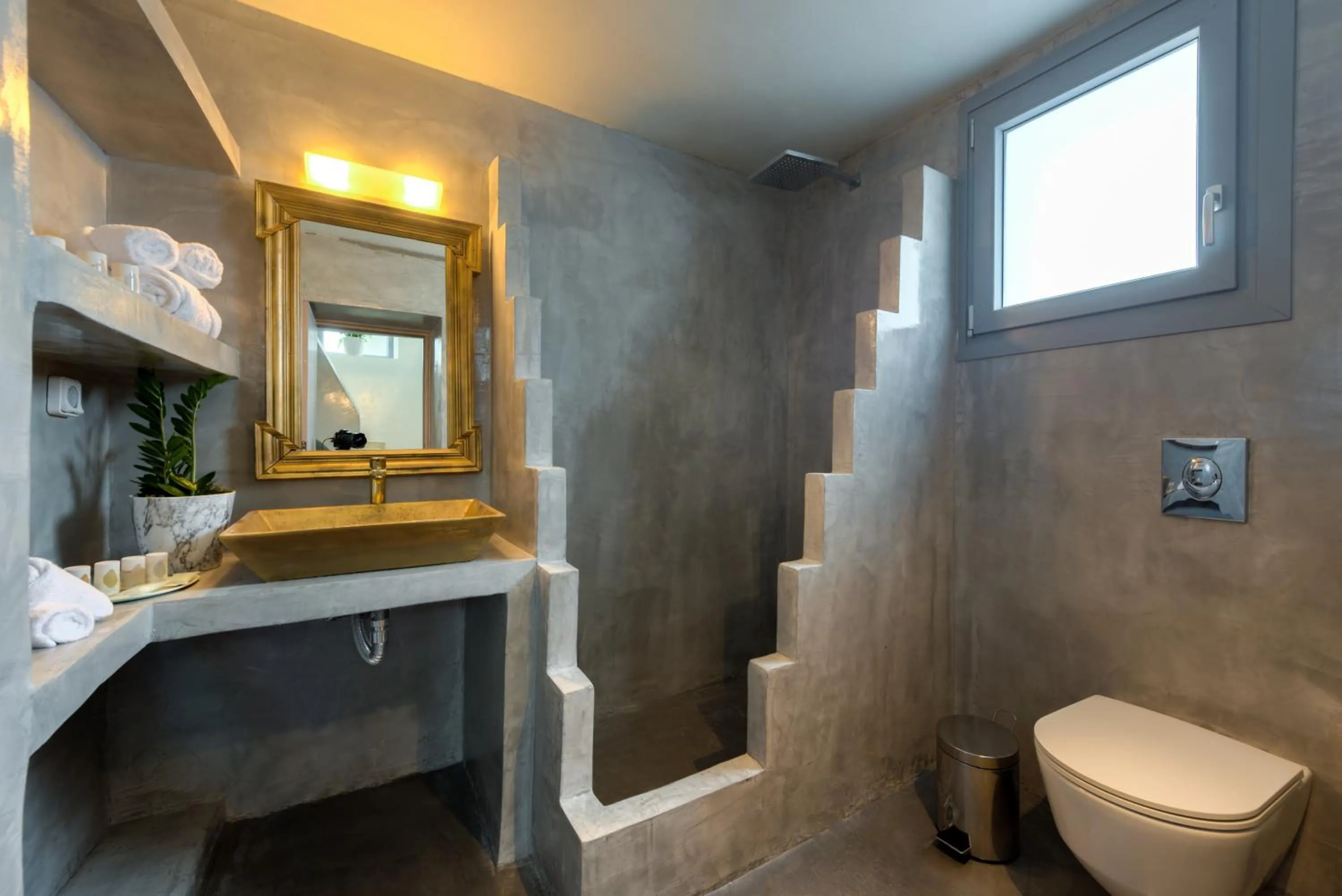 Shower in Pasithea Suites