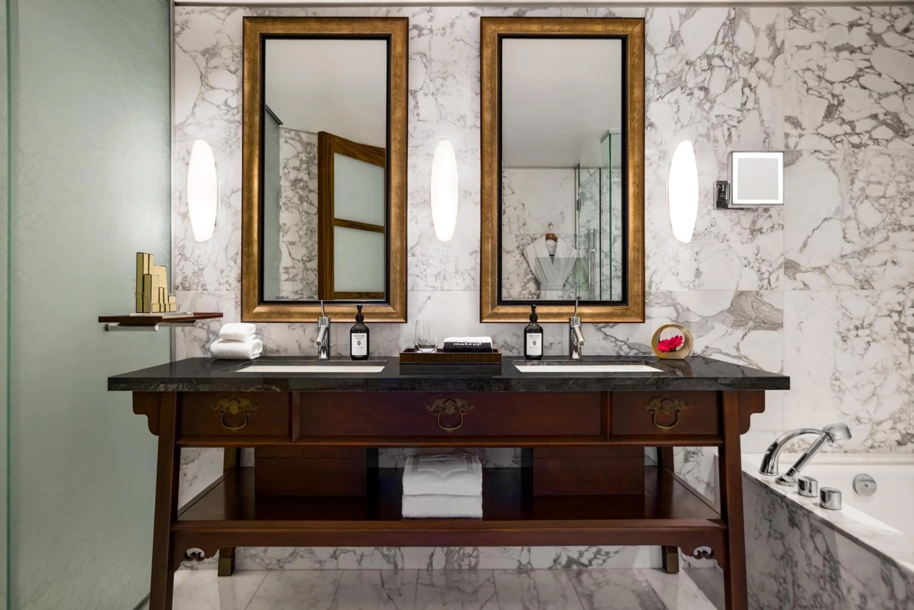 Shower in Hyatt Vancouver Downtown Alberni