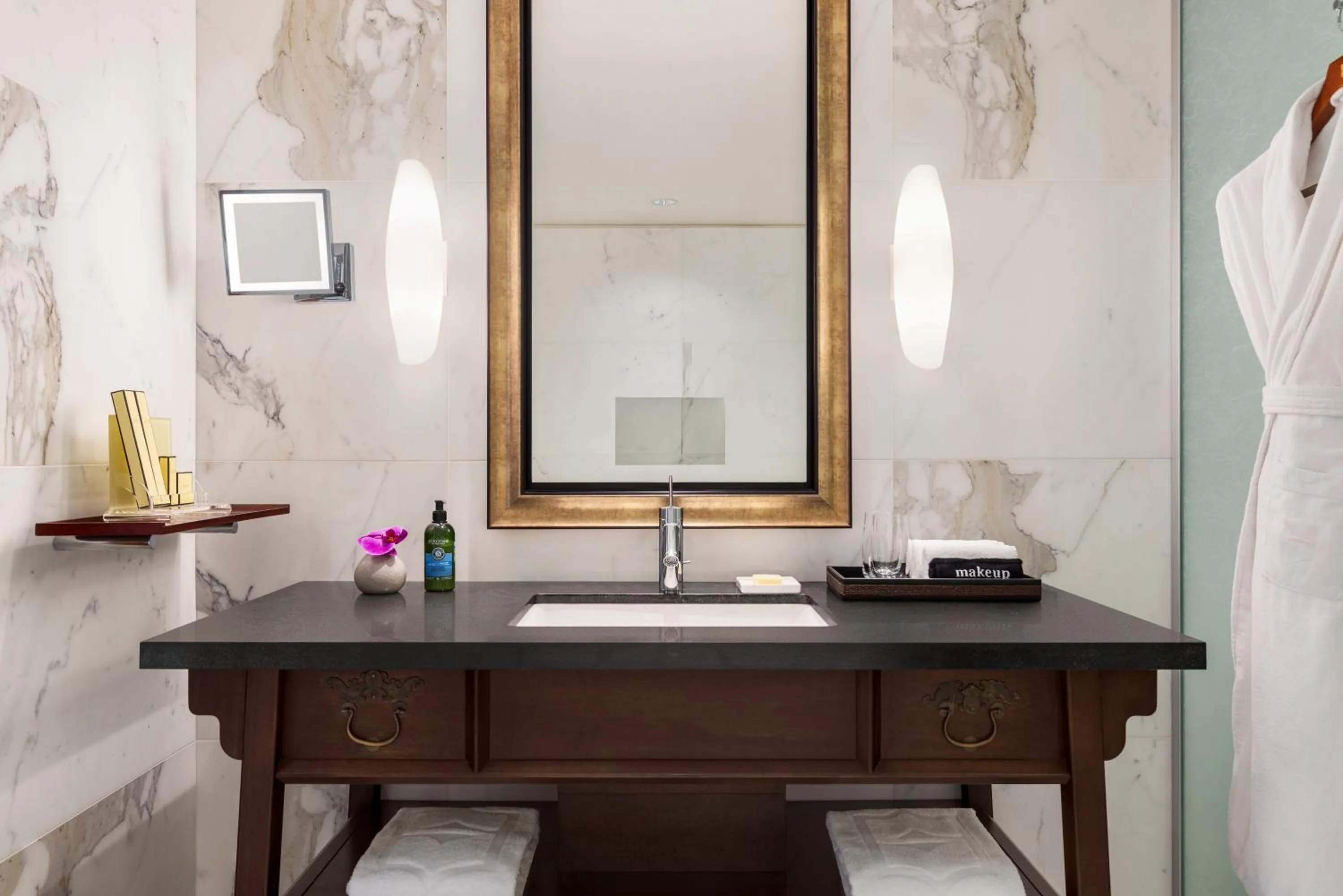 Shower in Hyatt Vancouver Downtown Alberni