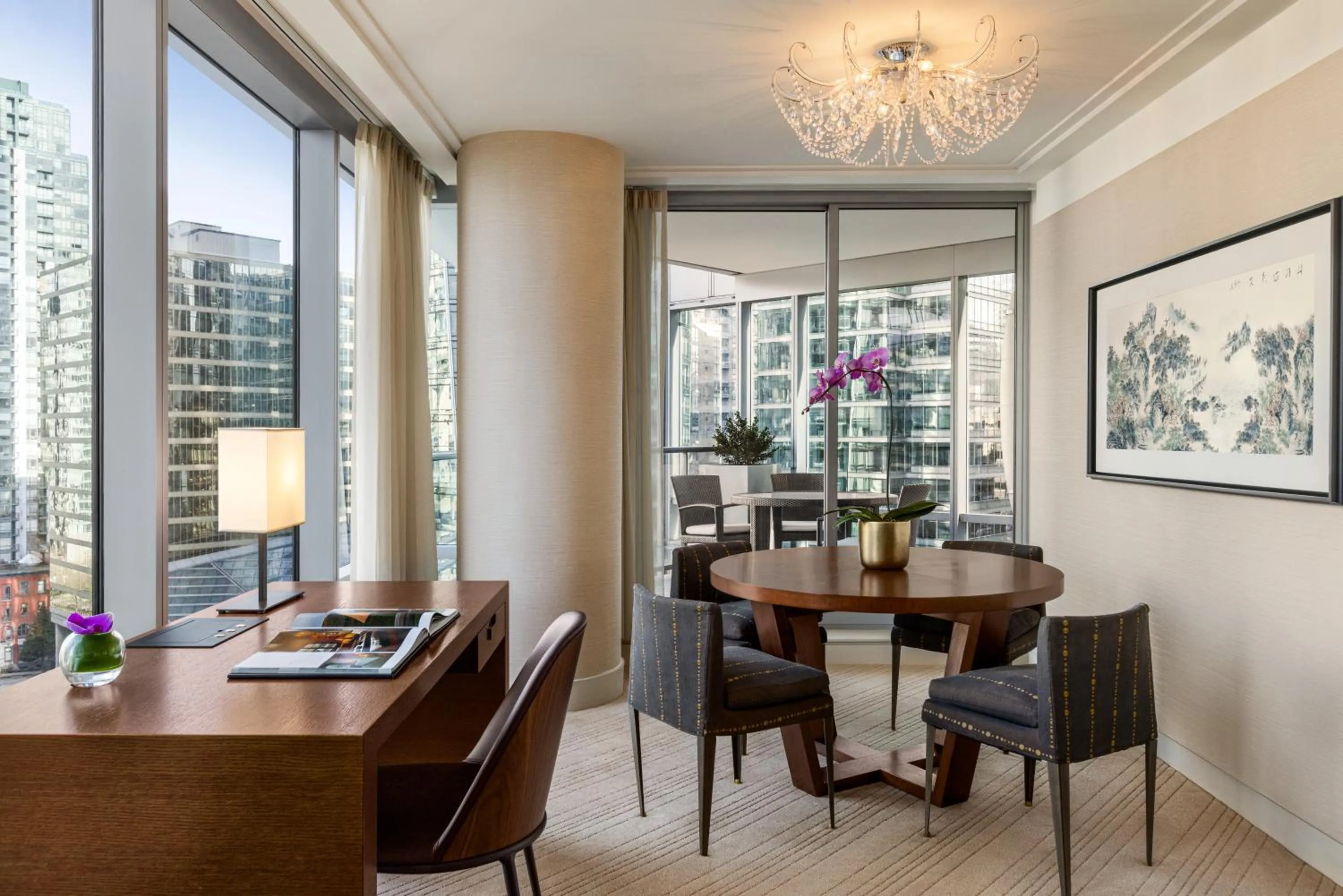 Seating area in Hyatt Vancouver Downtown Alberni