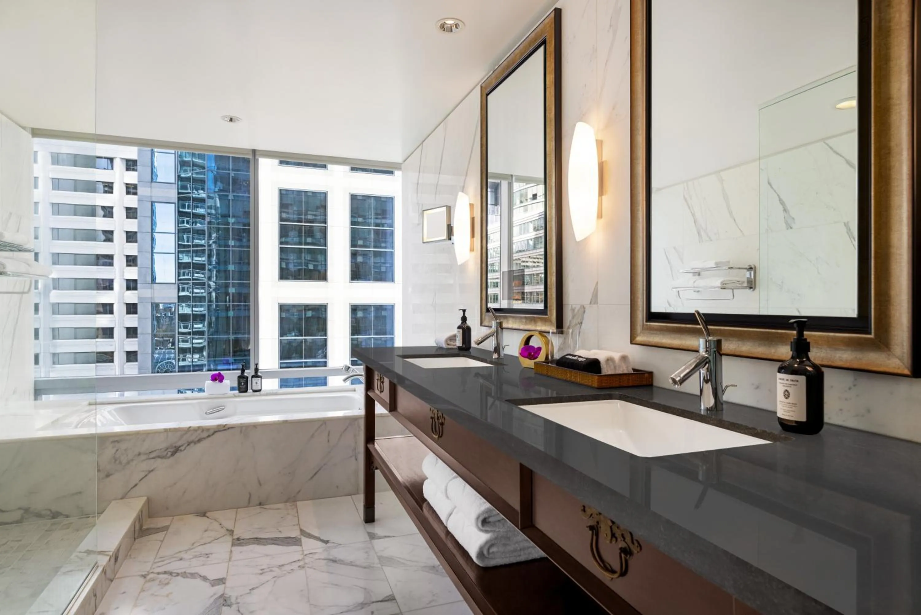 Shower in Hyatt Vancouver Downtown Alberni