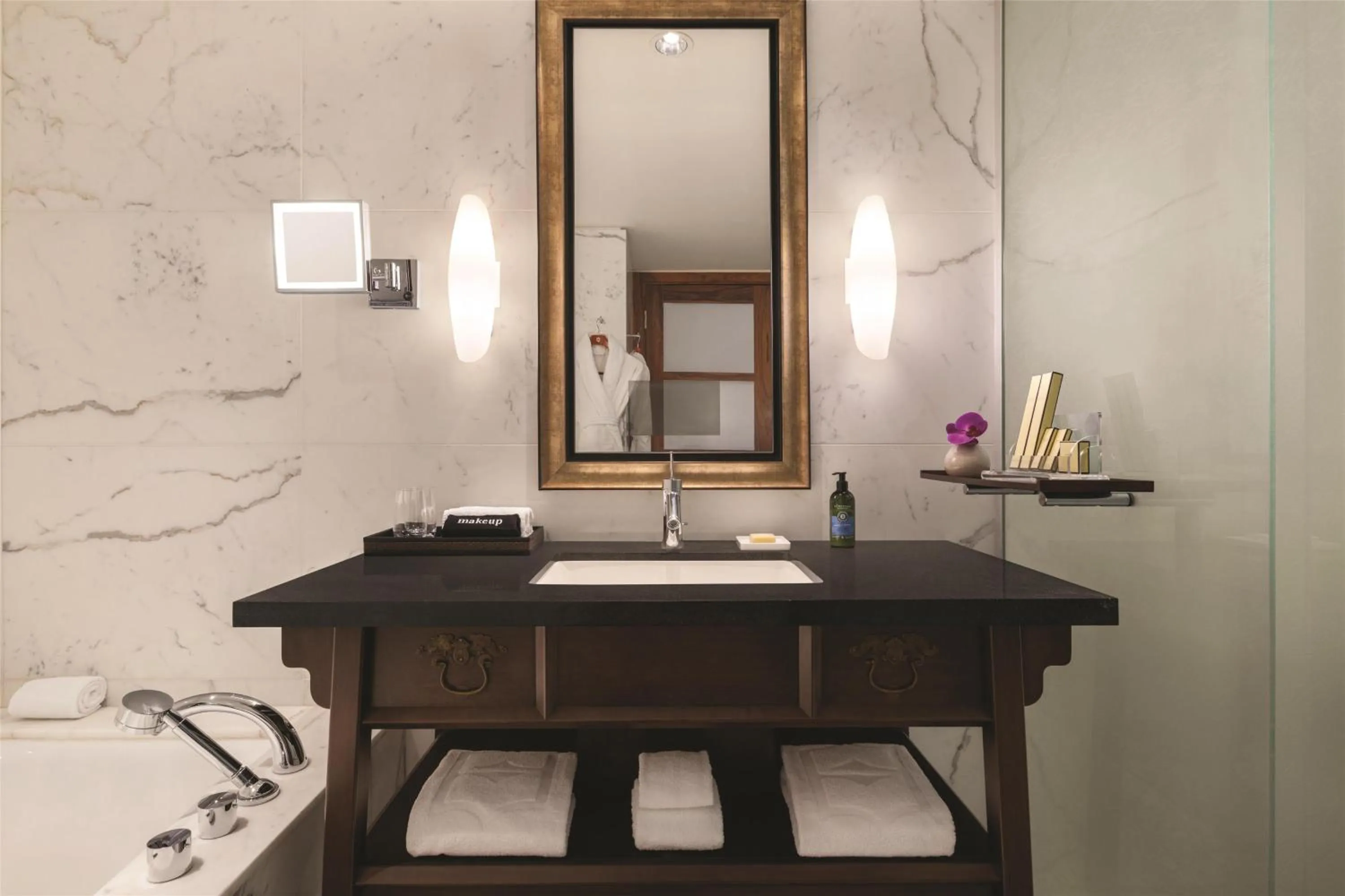 Bathroom in Hyatt Vancouver Downtown Alberni