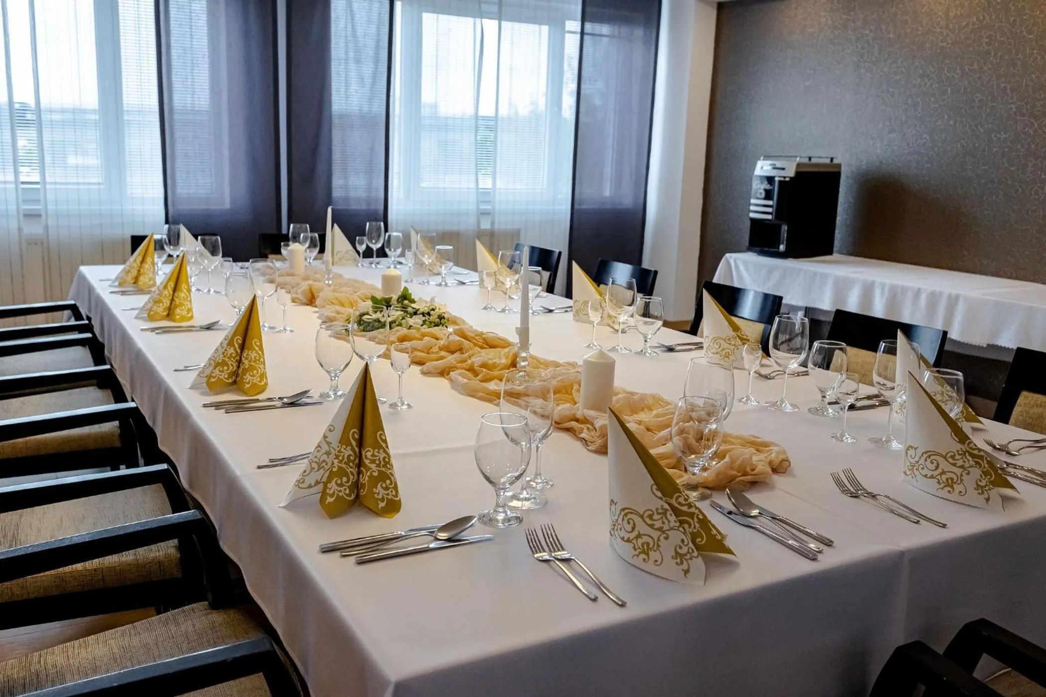 Restaurant/places to eat in Hotel Alibaba