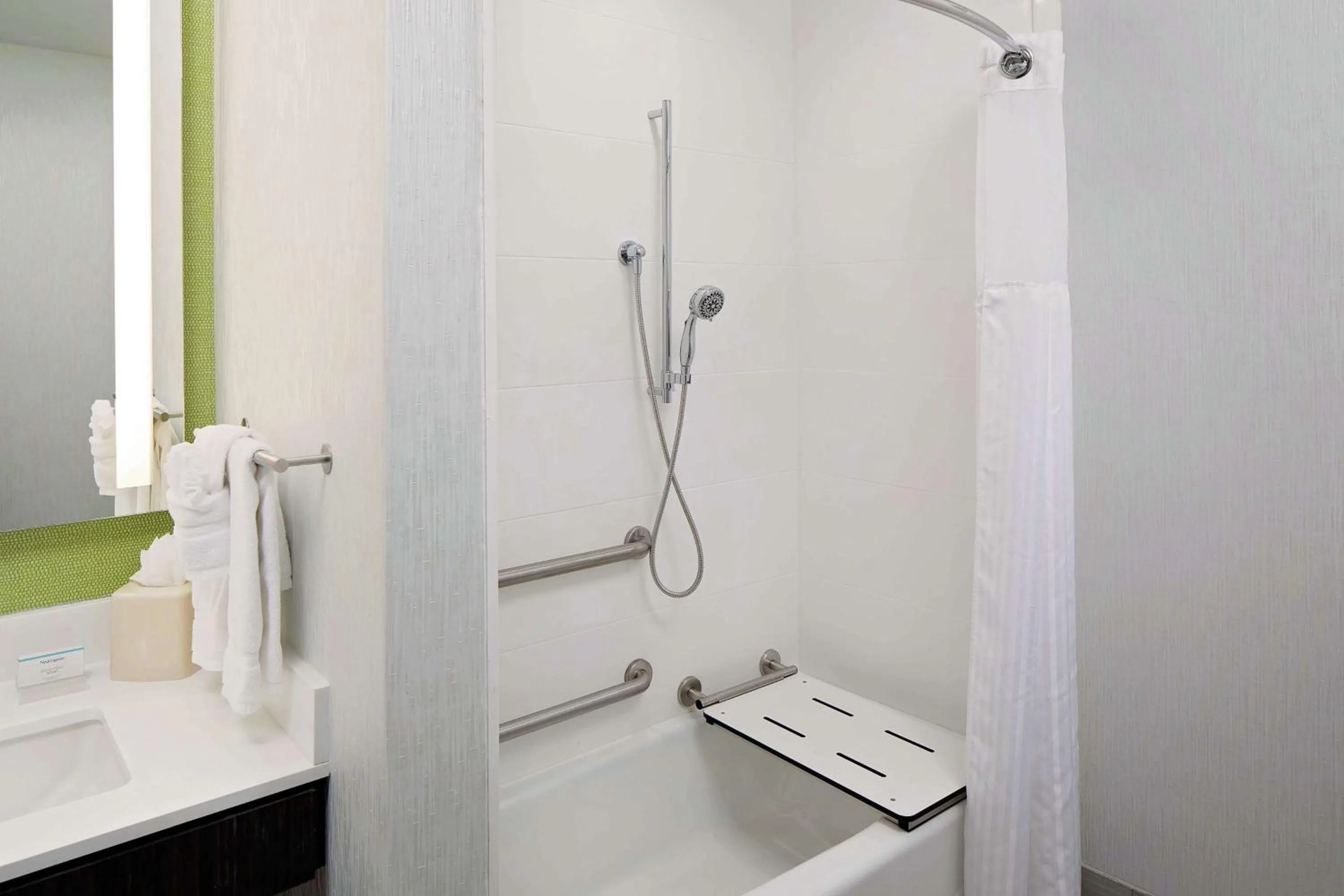 Bathroom in Hilton Garden Inn DFW Airport South