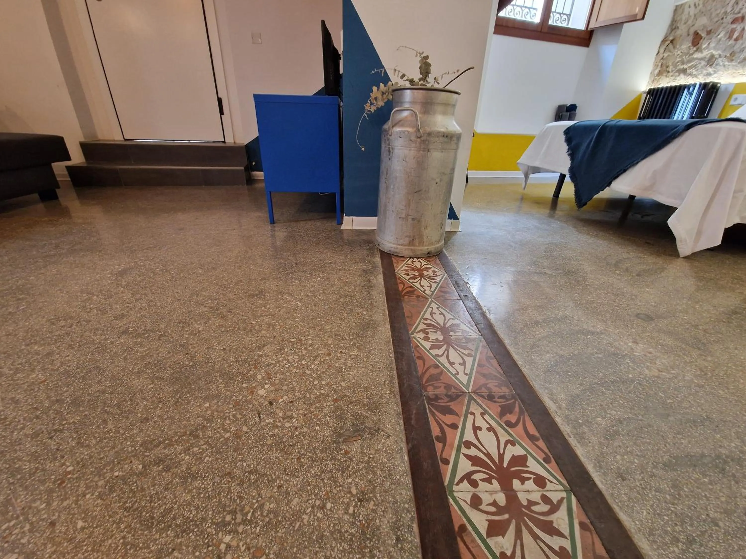 Decorative detail, Bed in El 32