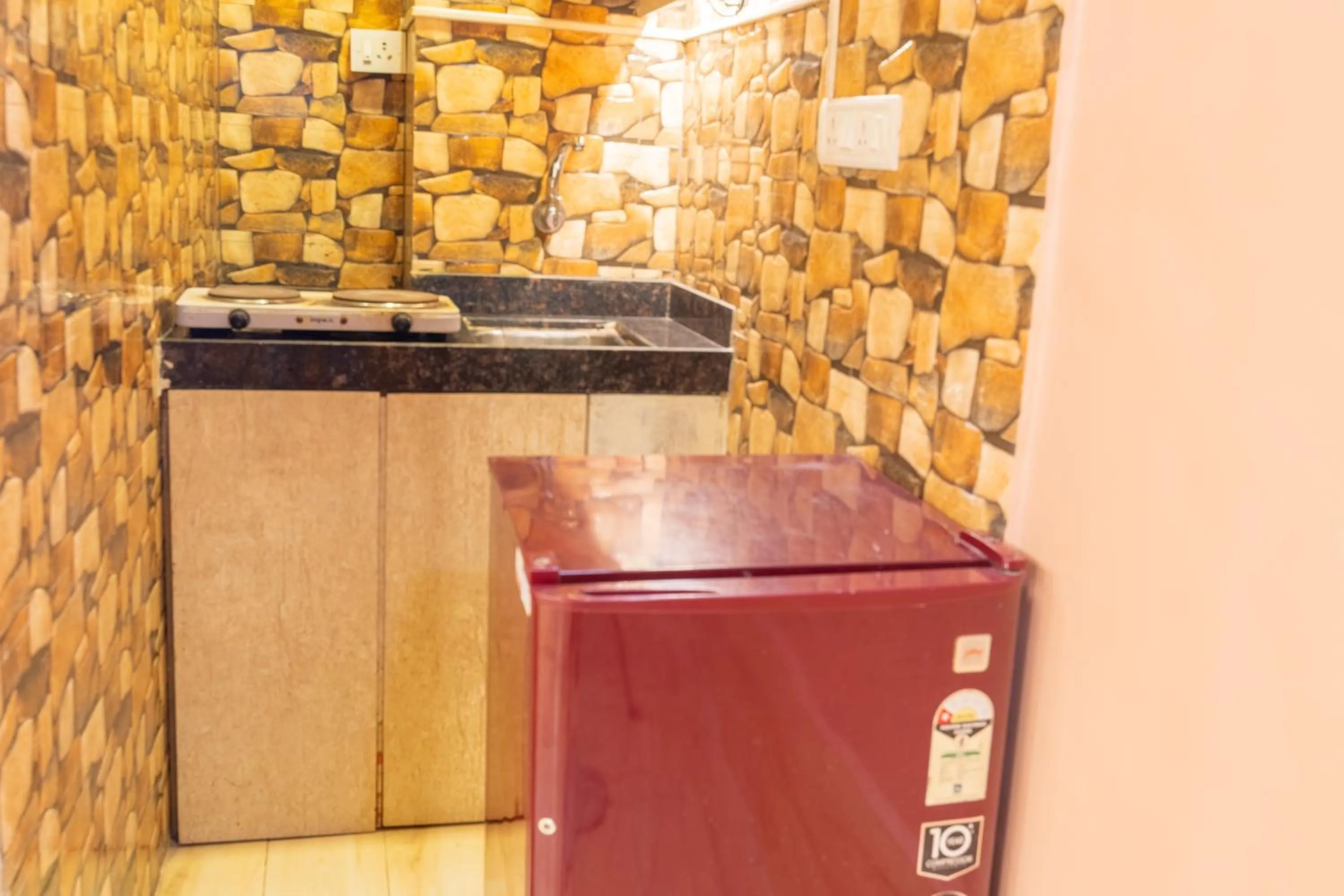 Kitchen or kitchenette in Onn Shelter Inn