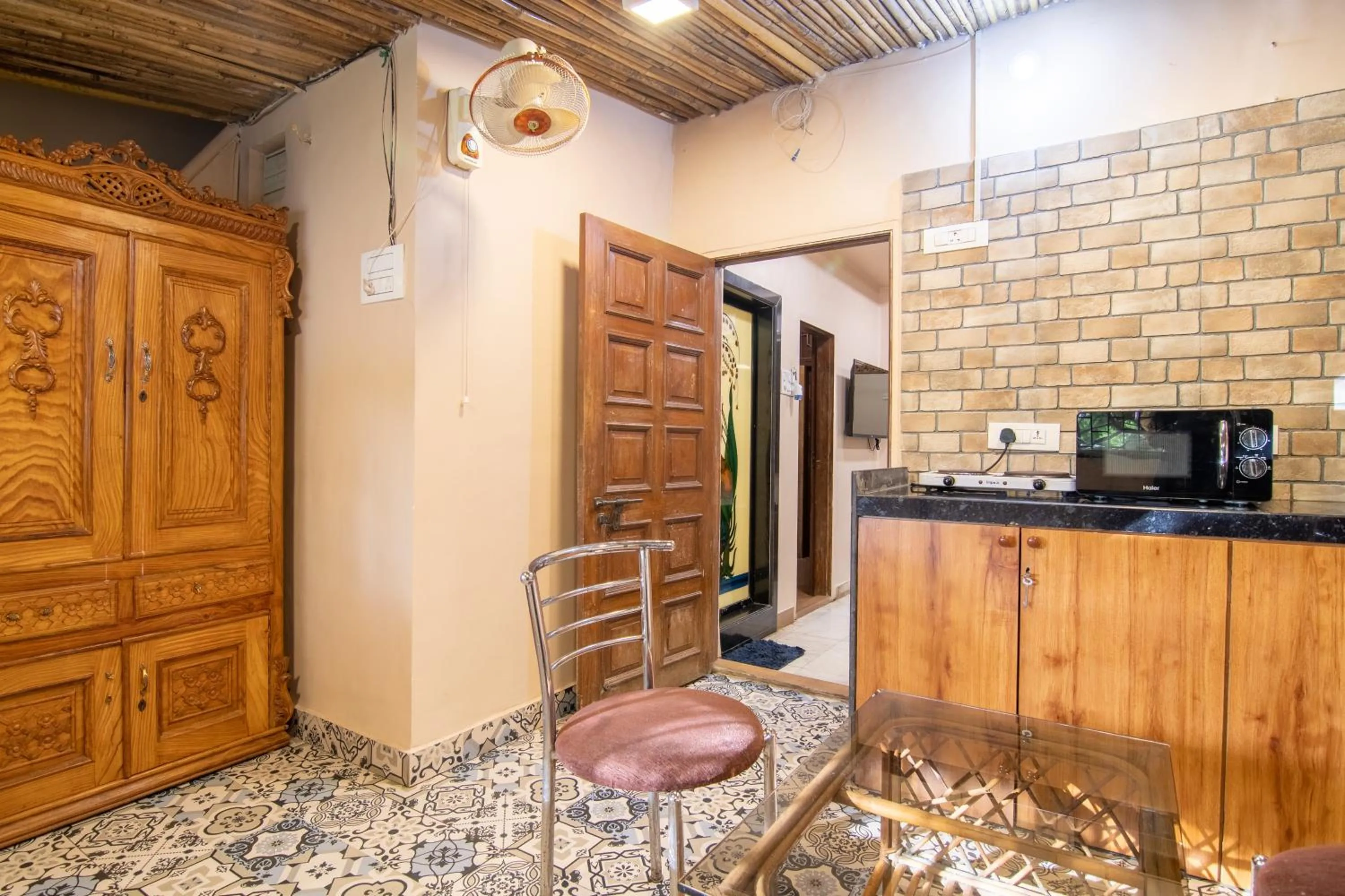 Balcony/Terrace in Onn Shelter Inn