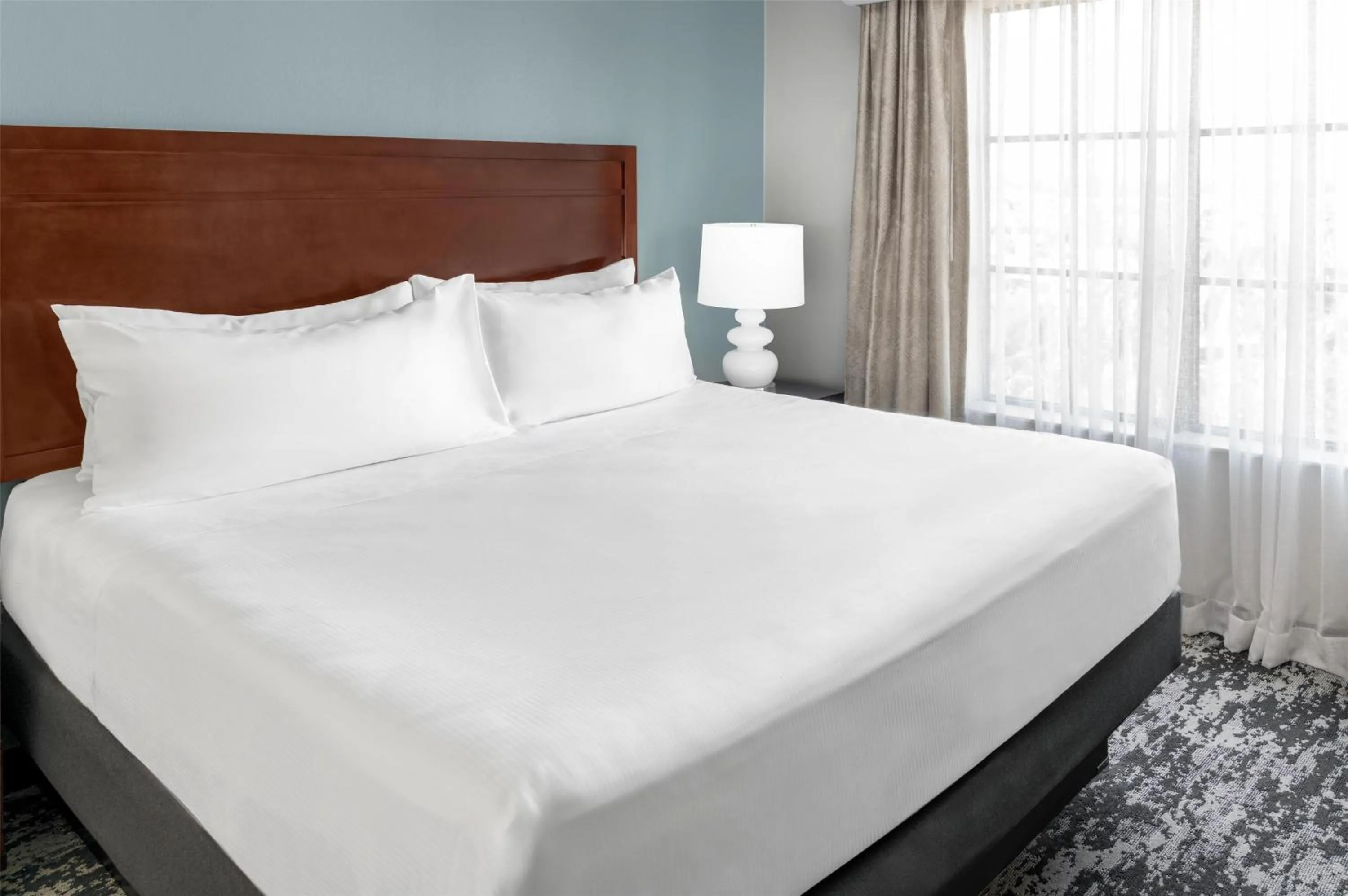 Bed in Embassy Suites Fort Myers - Estero