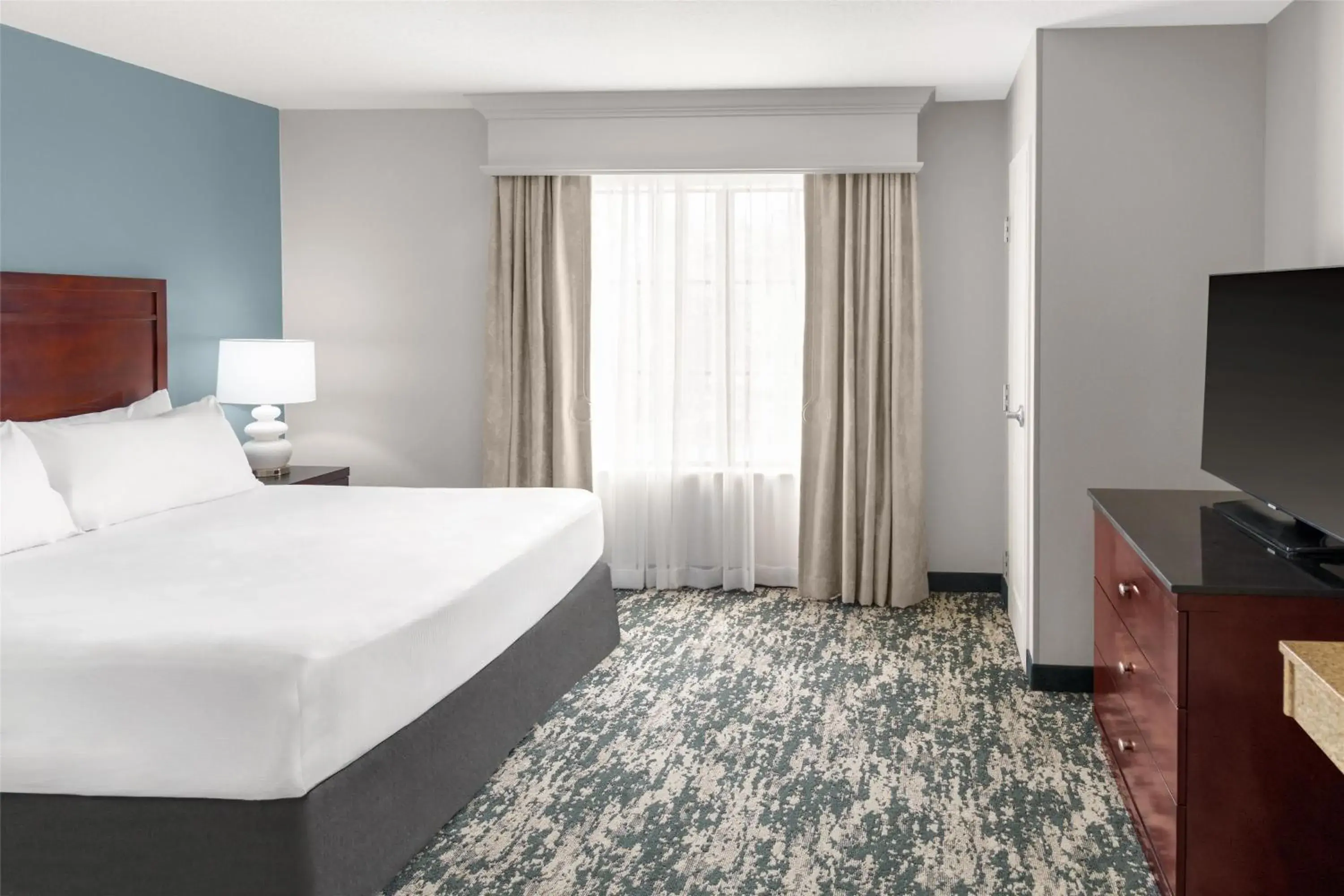 Bed in Embassy Suites Fort Myers - Estero Bed in Embassy Suites Fort Myers - Estero