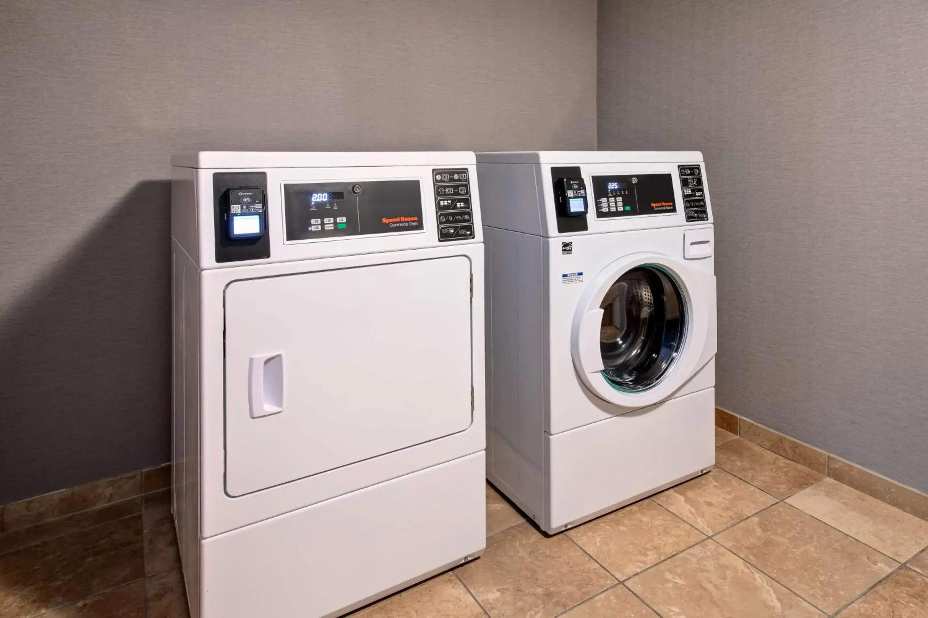 Property building in Hampton Inn Daytona/Ormond Beach Property building in Hampton Inn Daytona/Ormond Beach