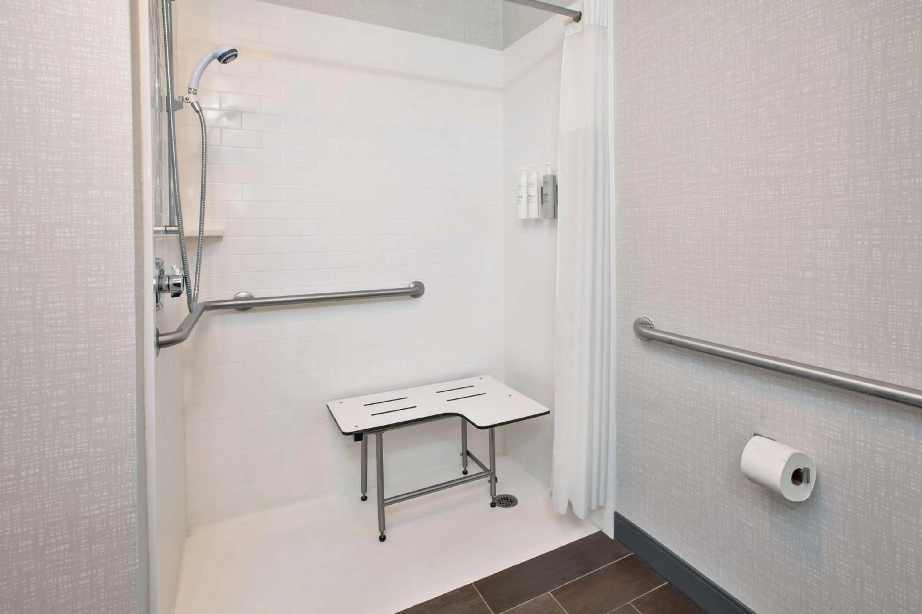 Bathroom in Hampton Inn Daytona/Ormond Beach