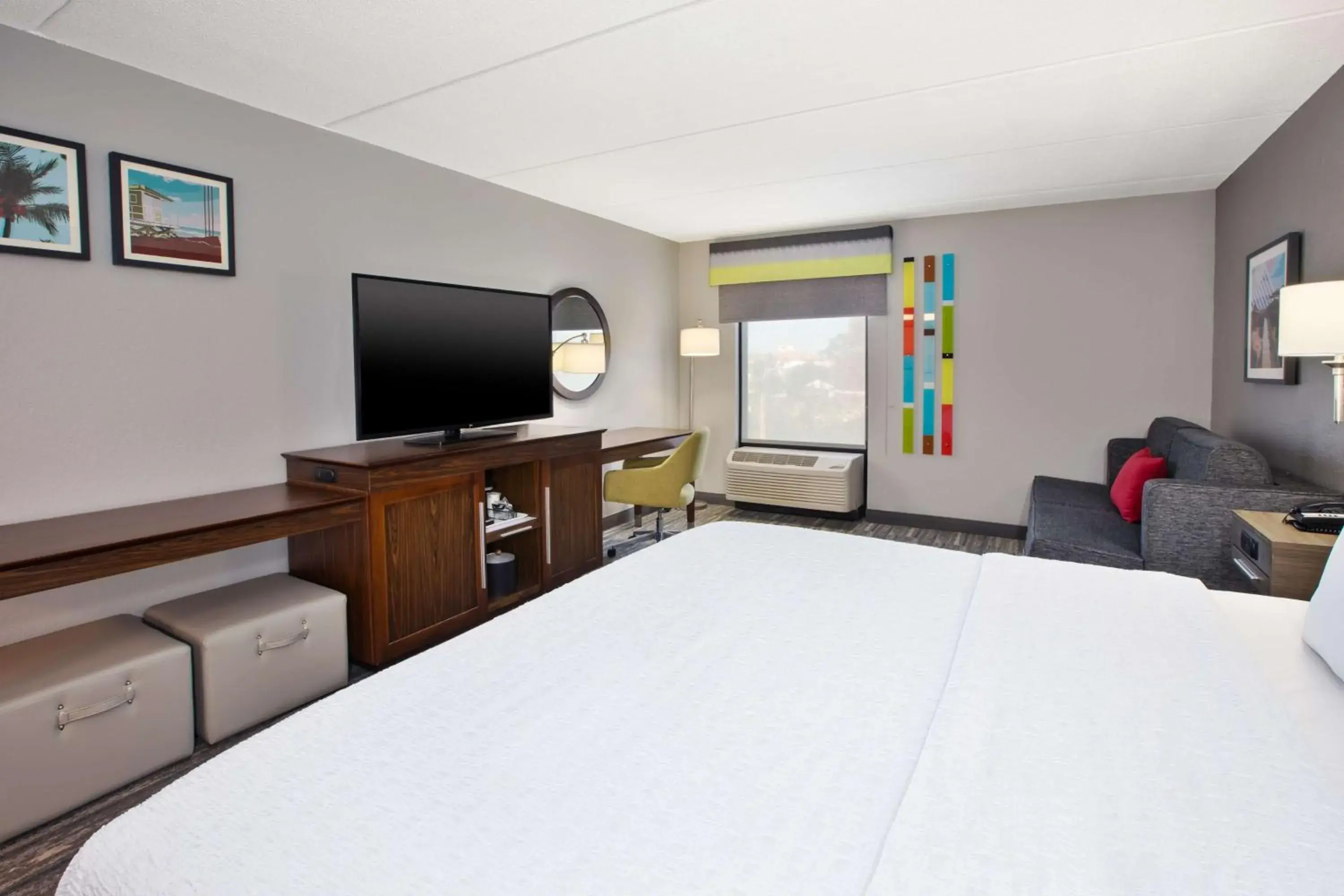 King Room with Accessible Tub - Mobility and Hearing Access/Non-Smoking in Hampton Inn Daytona/Ormond Beach King Room with Accessible Tub - Mobility and Hearing Access/Non-Smoking in Hampton Inn Daytona/Ormond Beach