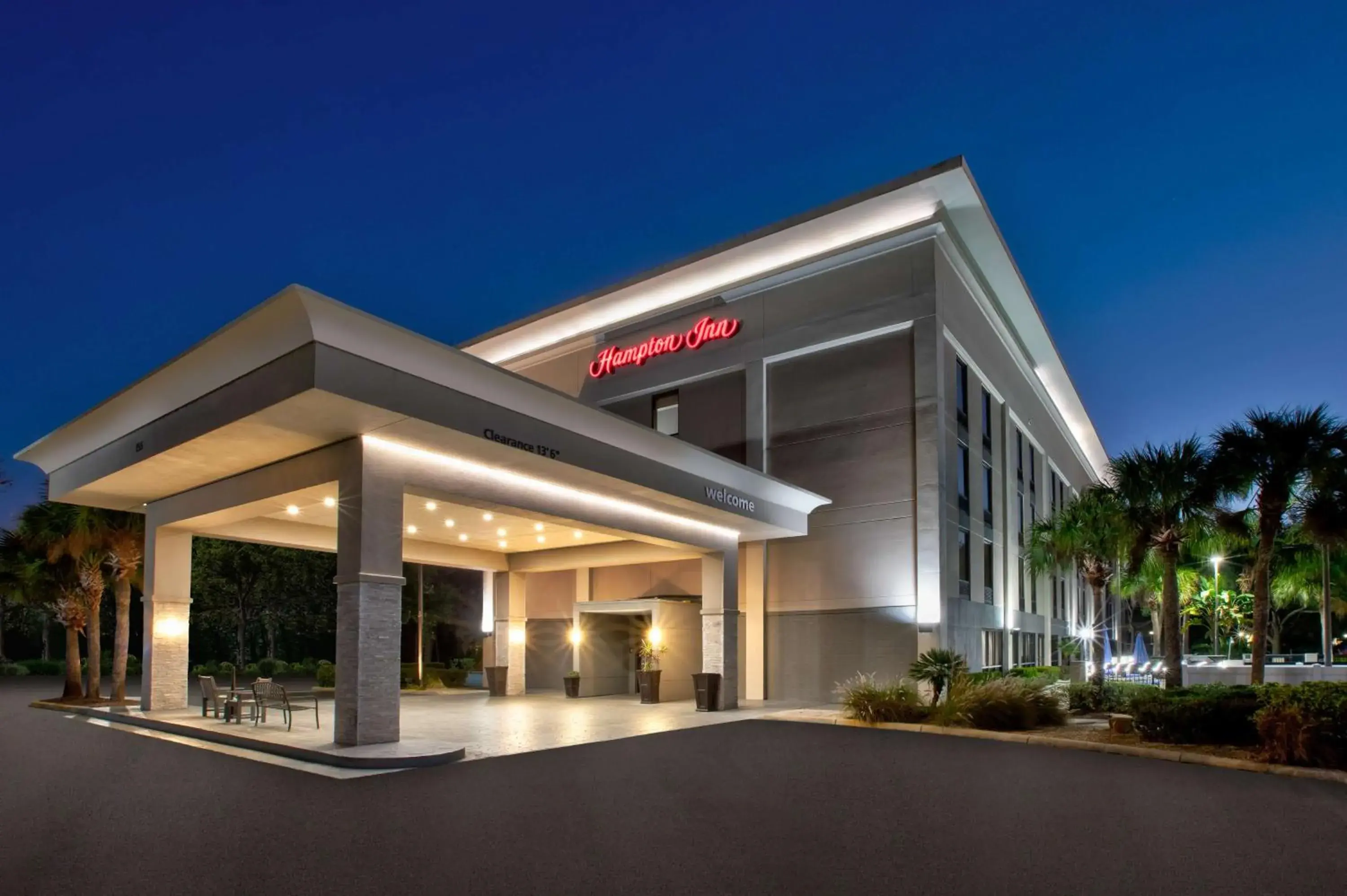 Property building in Hampton Inn Daytona/Ormond Beach Property building in Hampton Inn Daytona/Ormond Beach