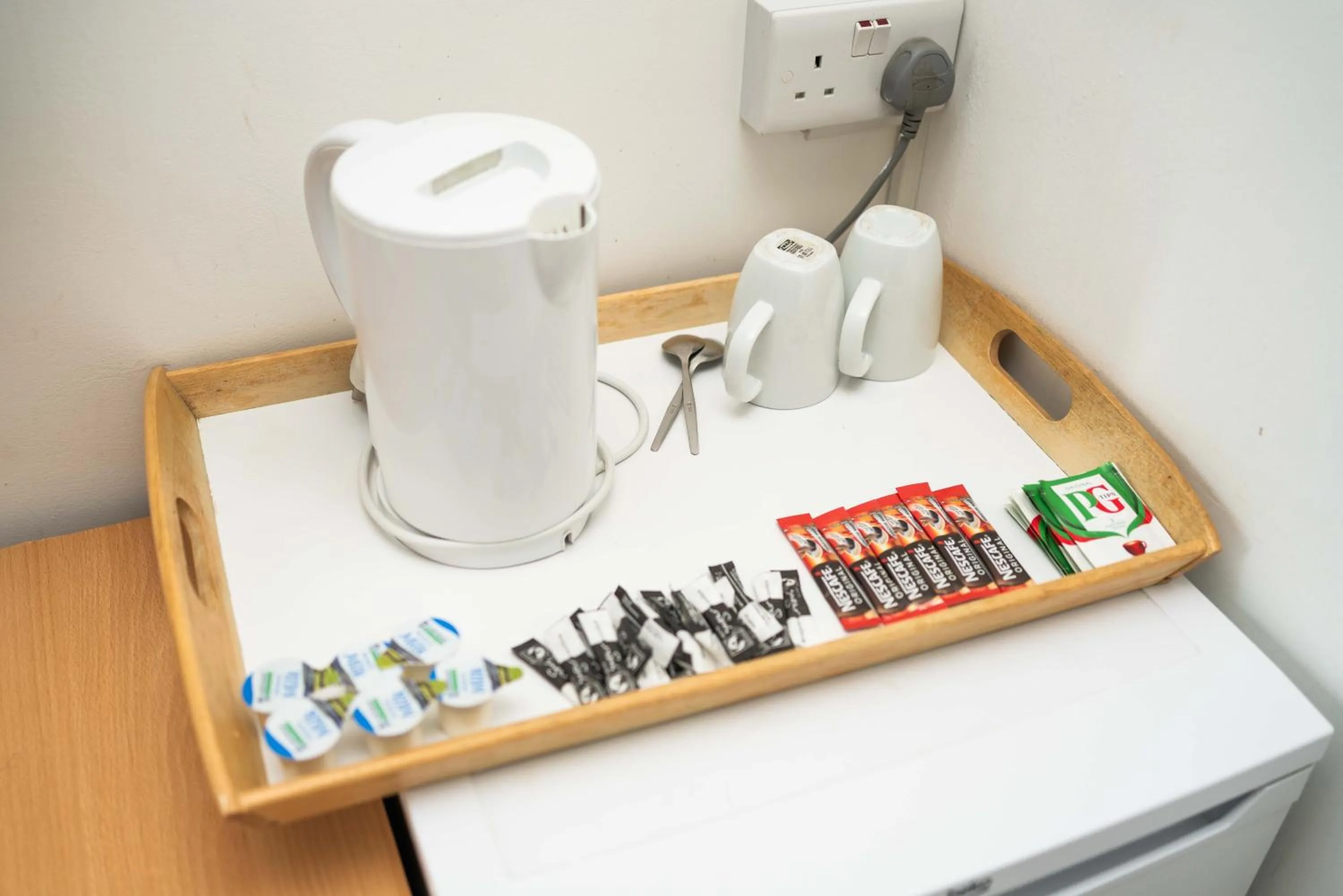 Coffee/tea facilities in London City Hotel