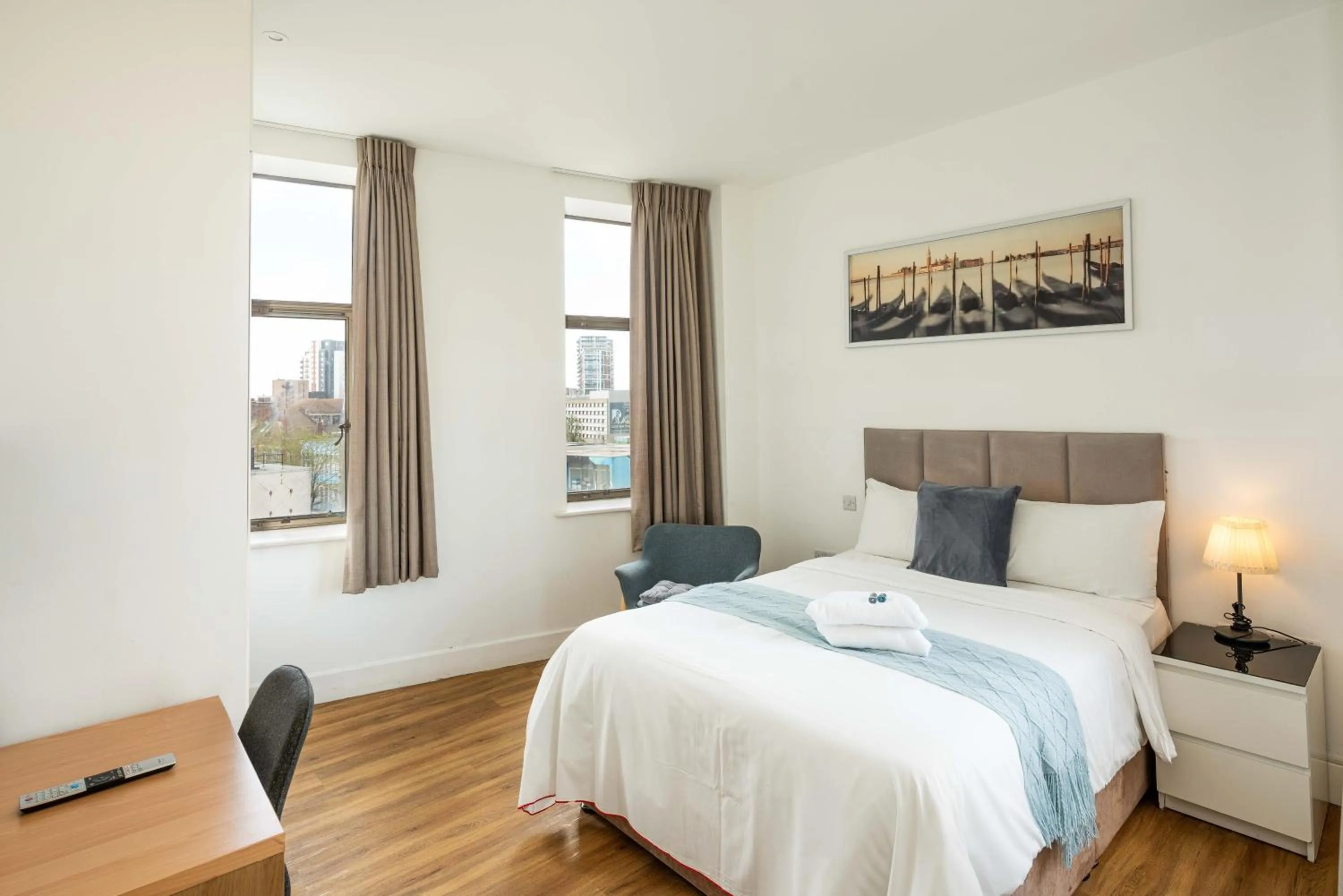 Bed in London City Hotel