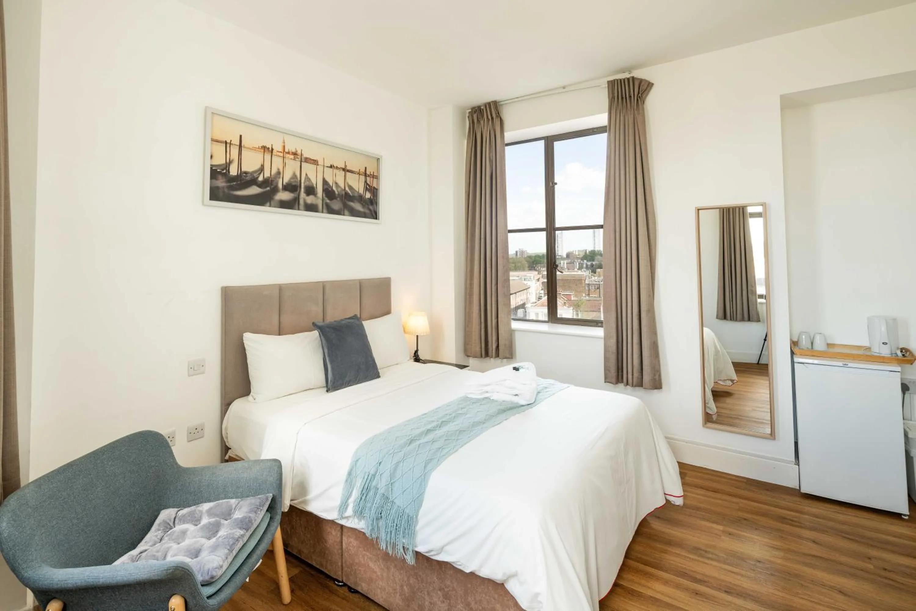 Bedroom, Bed in London City Hotel