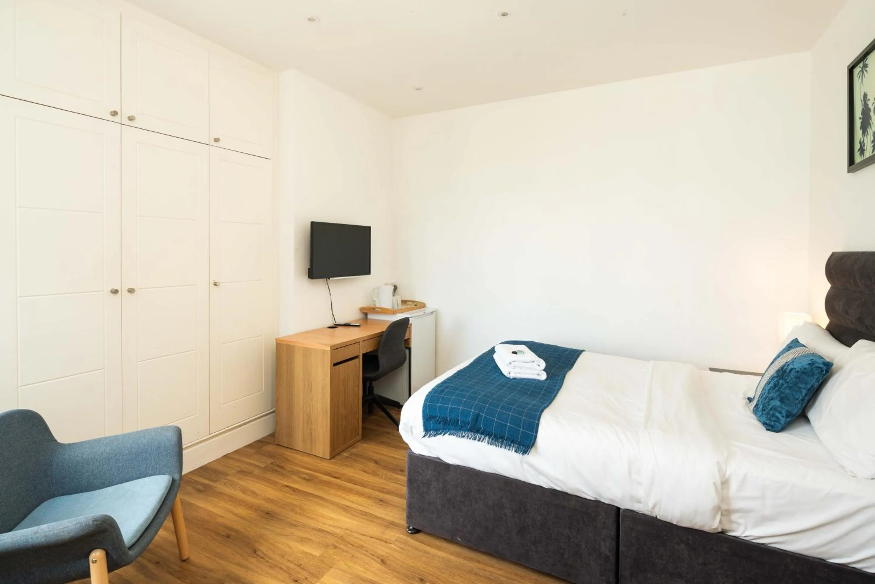 Bedroom, Bed in London City Hotel