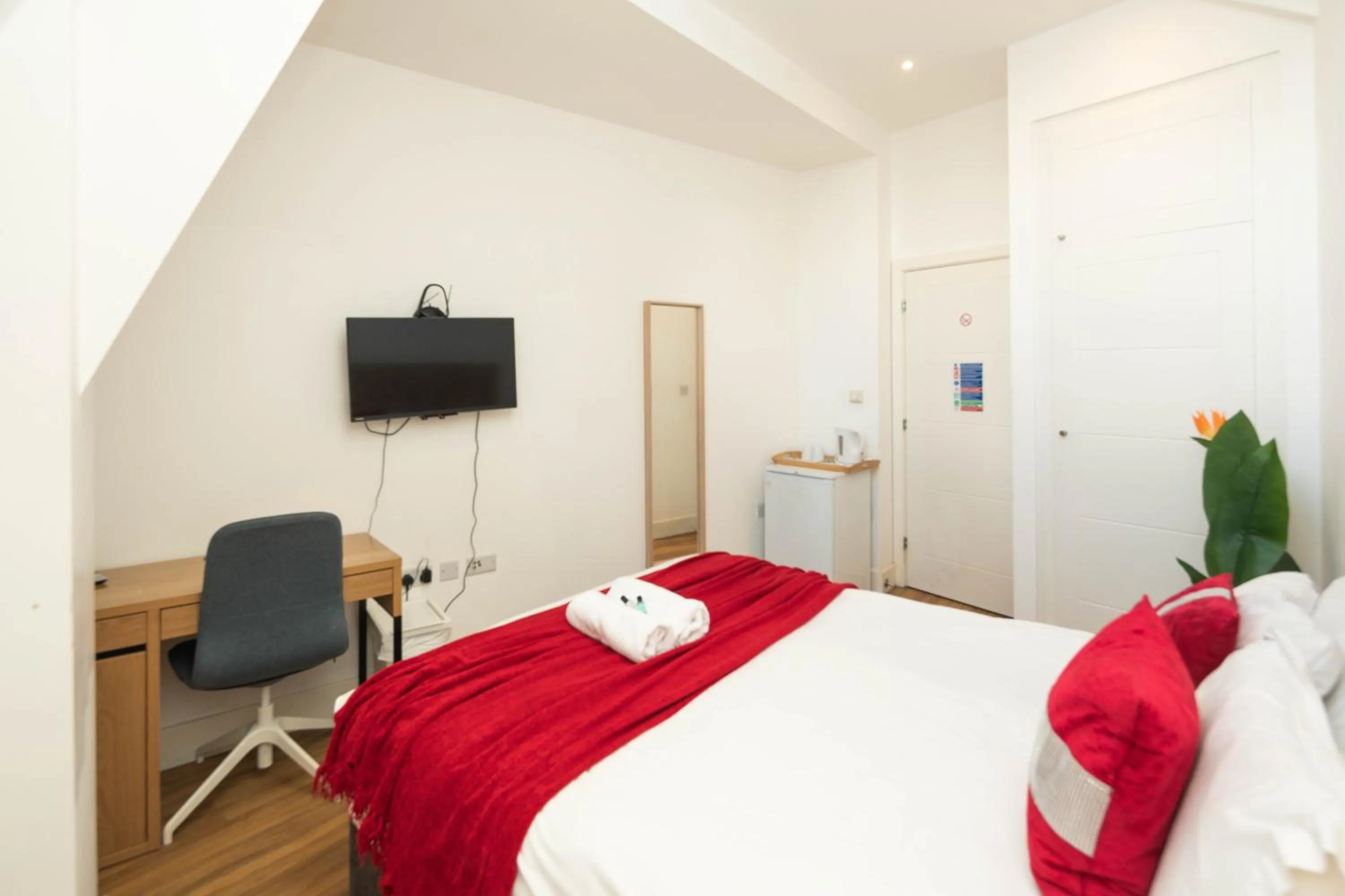 Bedroom, Bed in London City Hotel