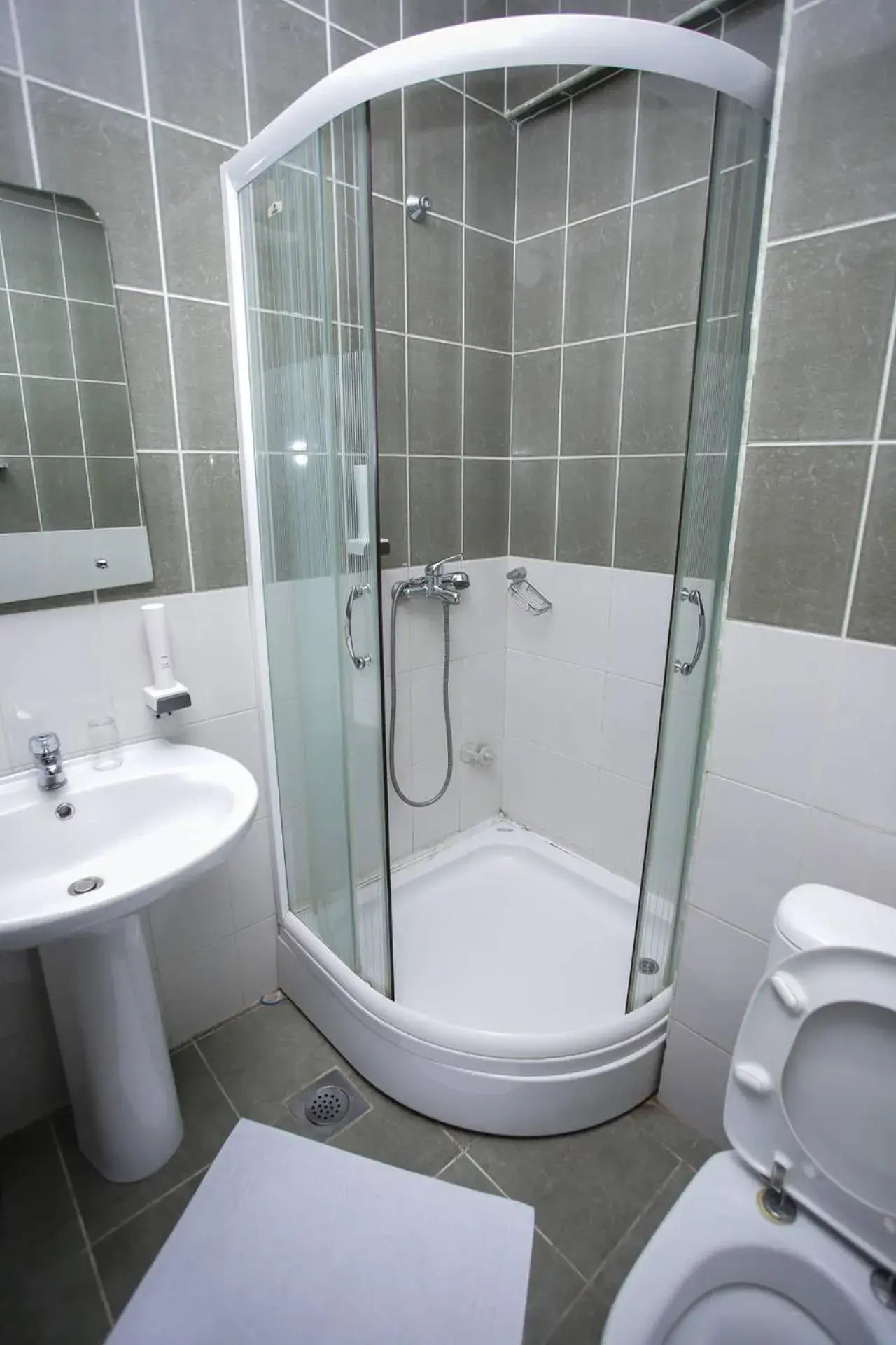 Classic Triple Room in Hotel Beograd - Yu Classic Triple Room in Hotel Beograd - Yu