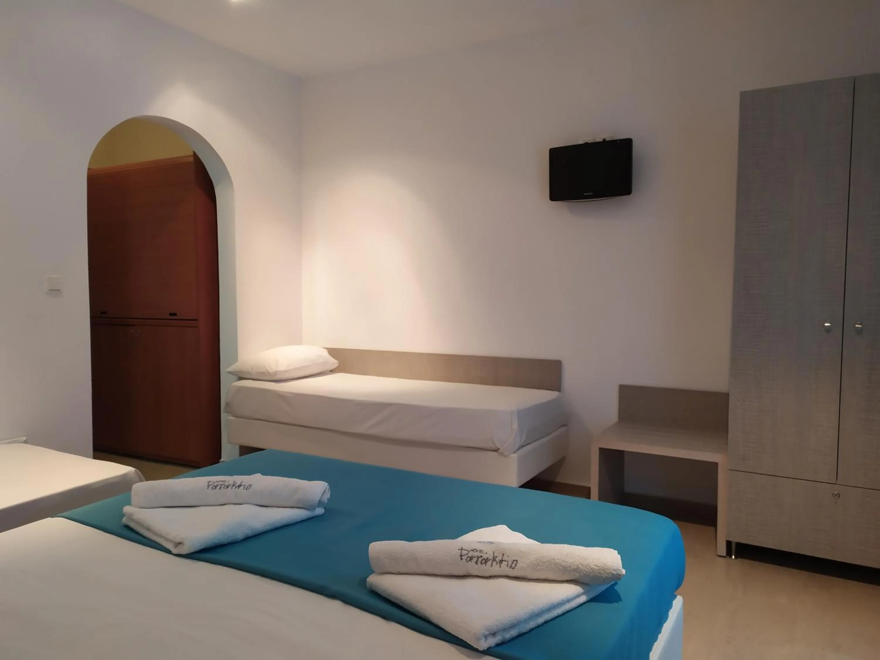 Bed in Hotel Paraktio