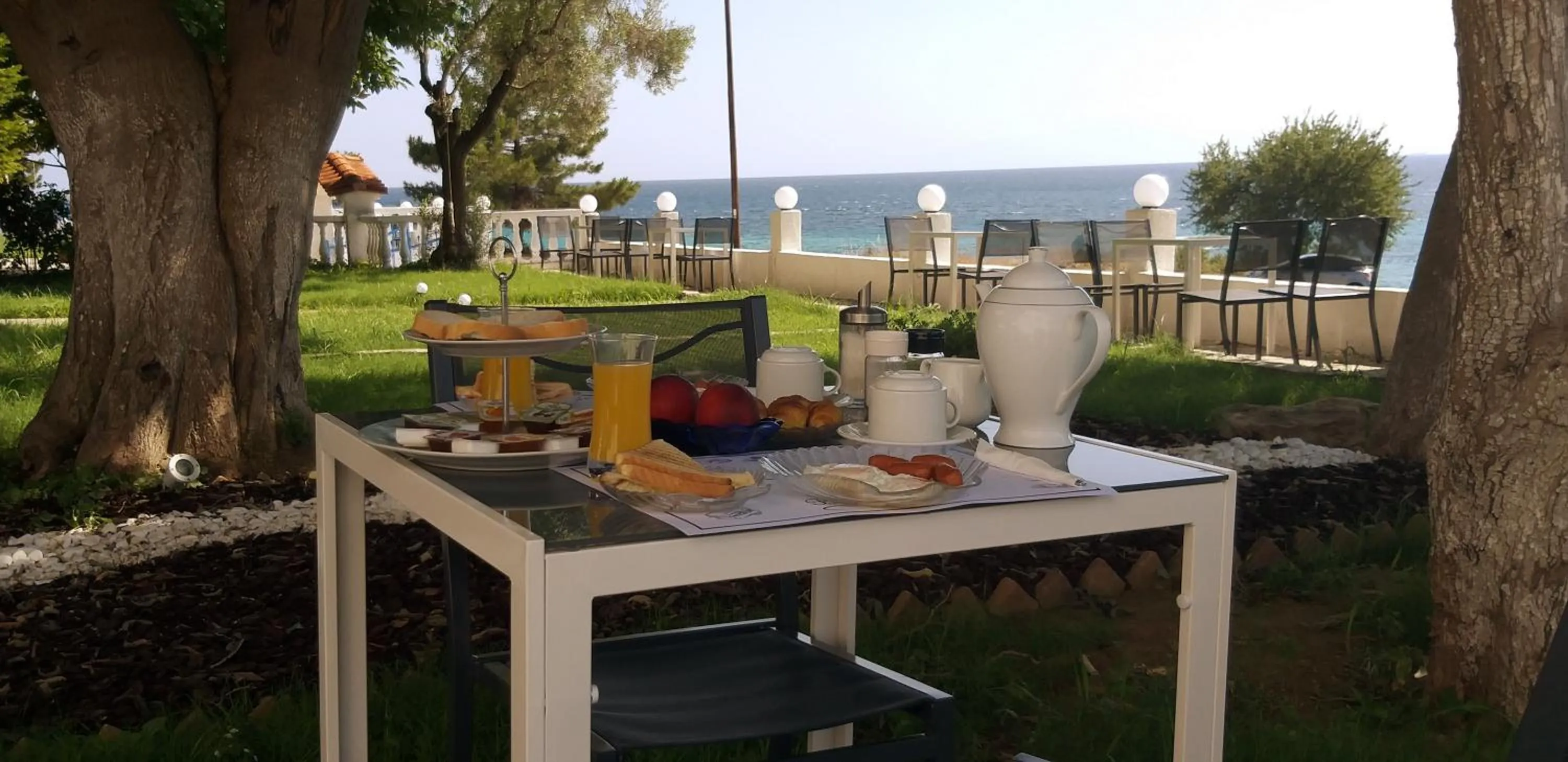 Breakfast in Hotel Paraktio