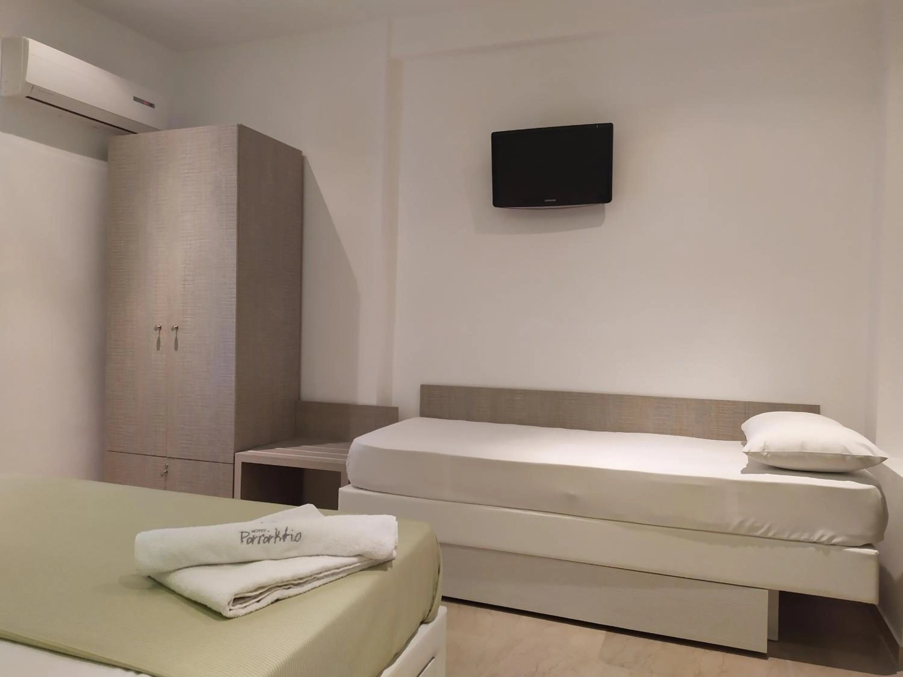 Bed in Hotel Paraktio