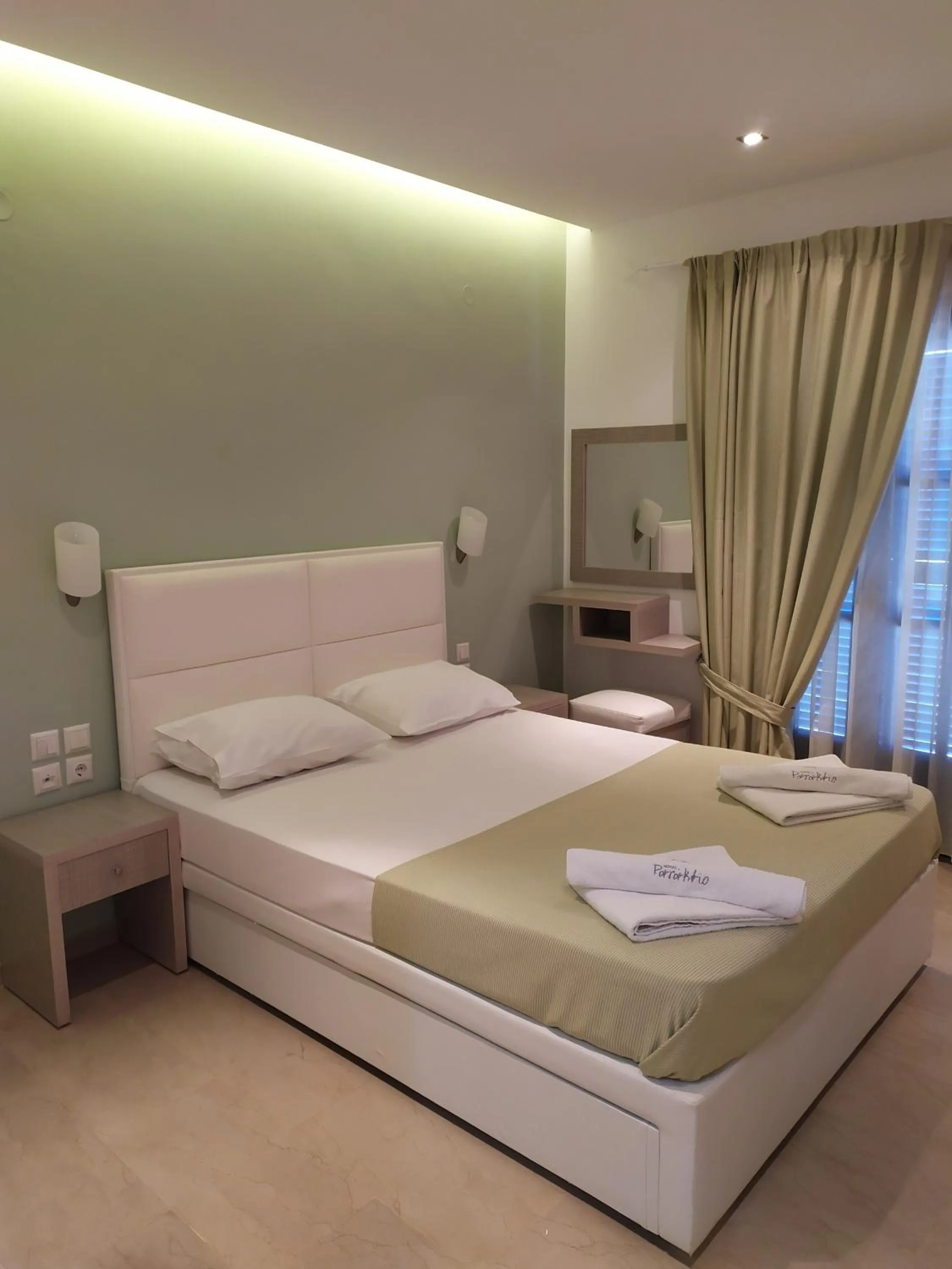 Bed in Hotel Paraktio