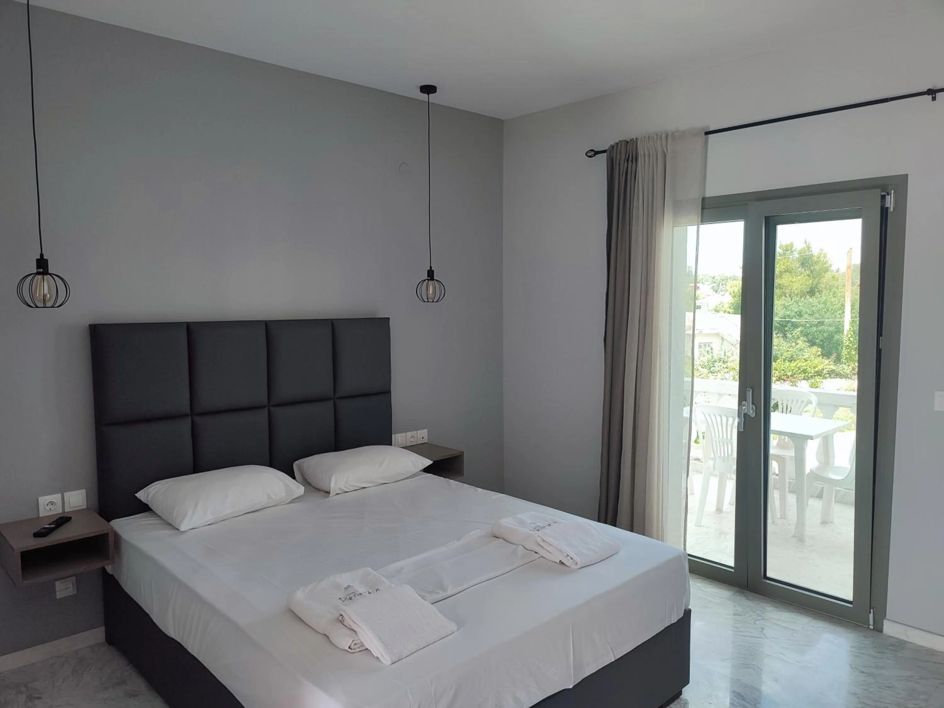 Bed in Hotel Paraktio