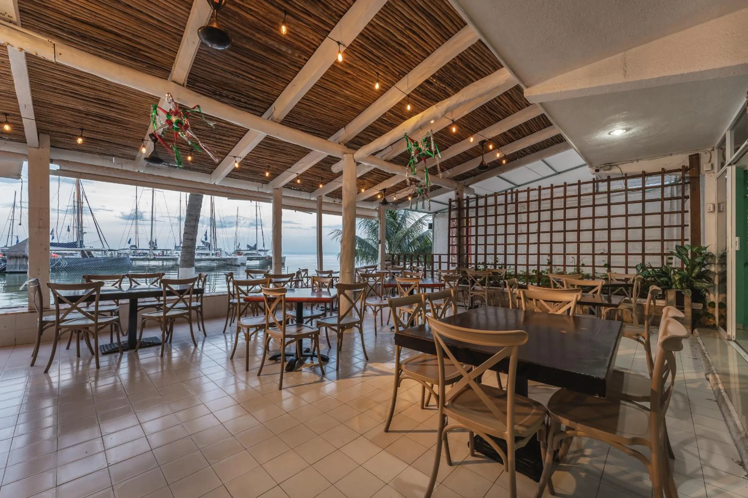 Restaurant/places to eat in Imperial Las Perlas