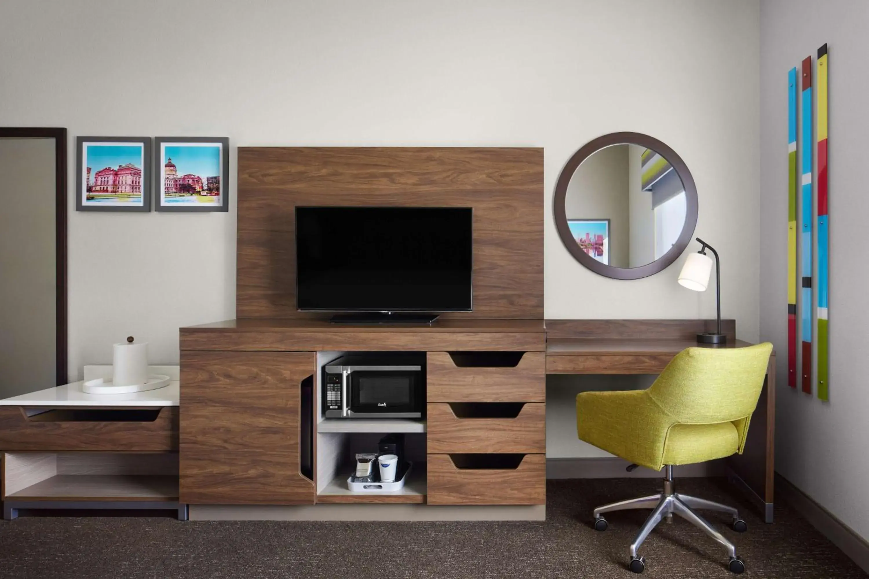 Bedroom in Hampton Inn Indianapolis Northwest - Park 100 Bedroom in Hampton Inn Indianapolis Northwest - Park 100