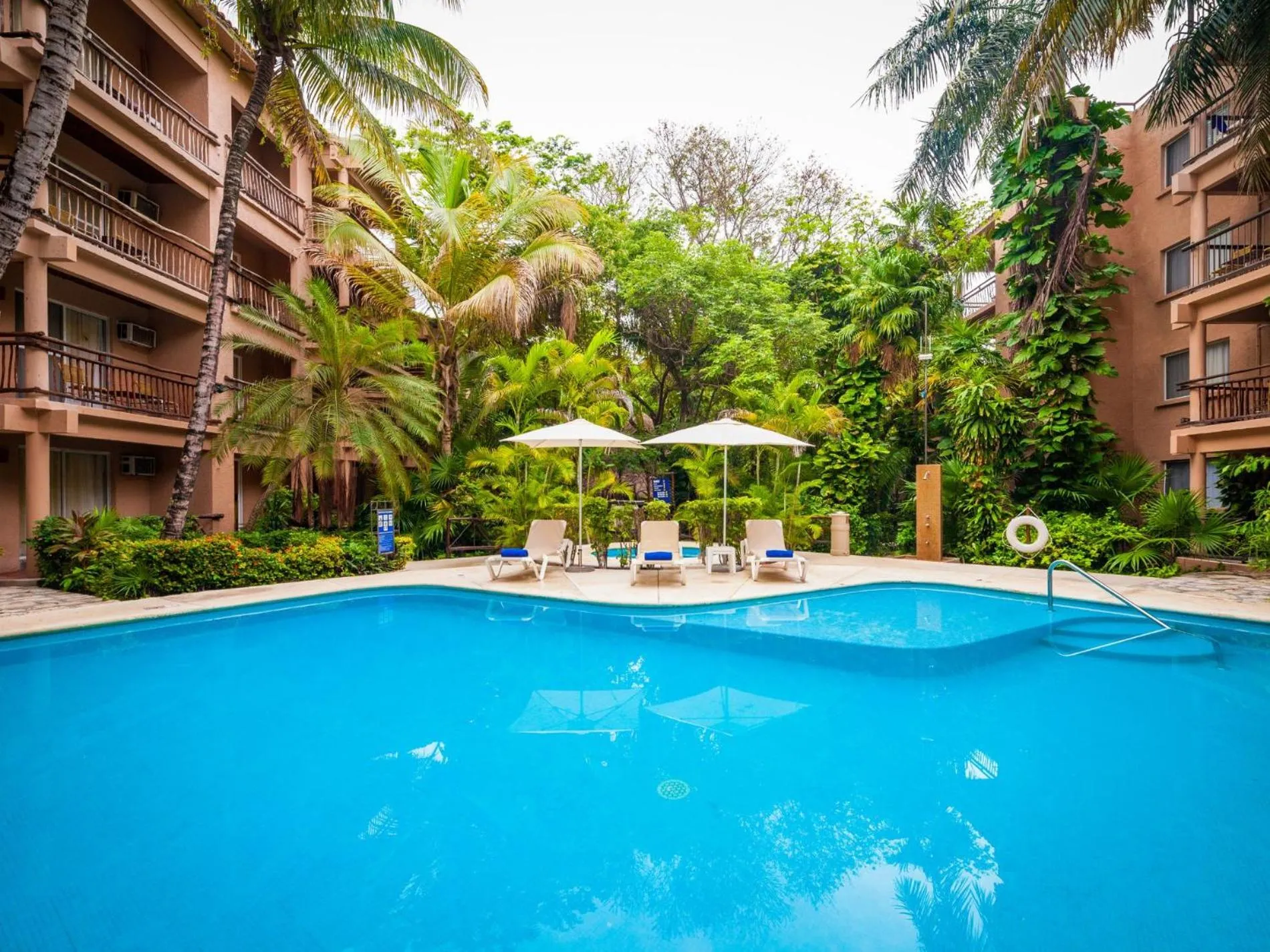 Swimming pool in Tukan Hotel Playa del Carmen
