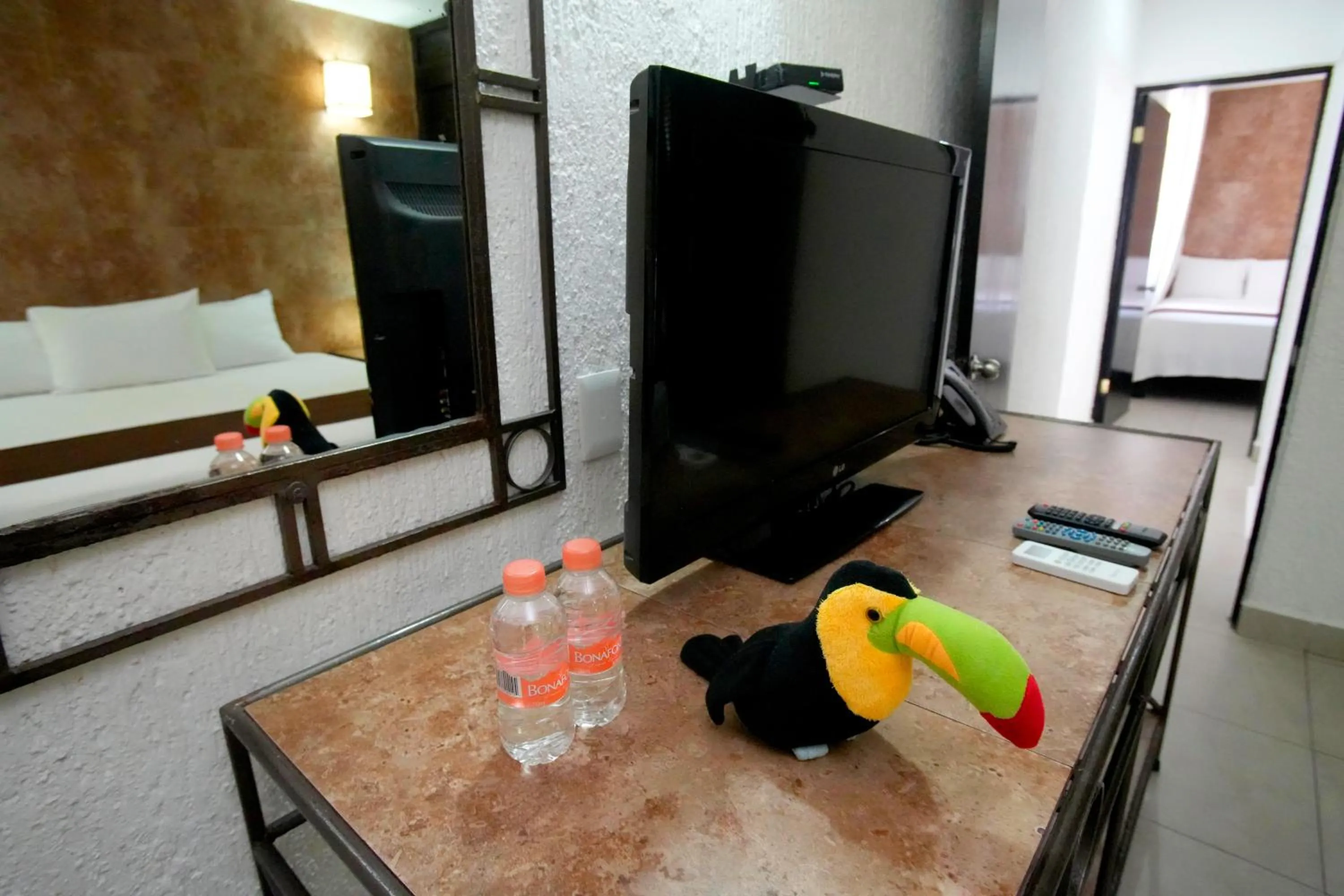 TV and multimedia, Bed in Tukan Hotel Playa del Carmen