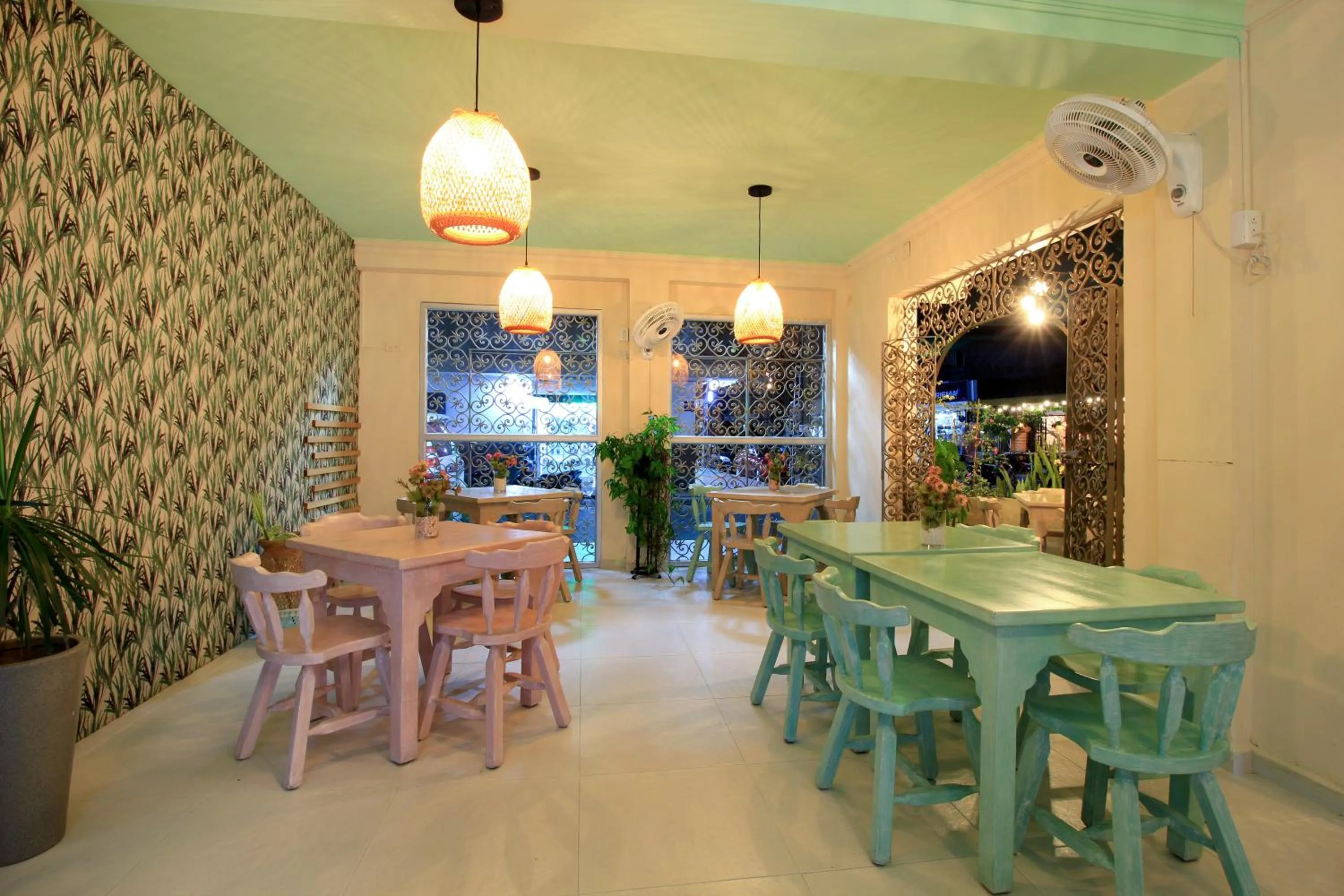 Restaurant/places to eat in Hotel Emberá