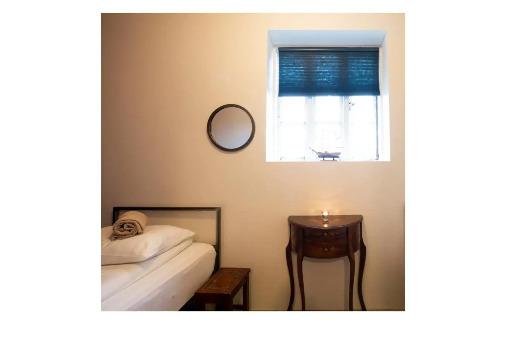 Single Room with Shared Bathroom - single occupancy in Sjávarborg Single Room with Shared Bathroom - single occupancy in Sjávarborg
